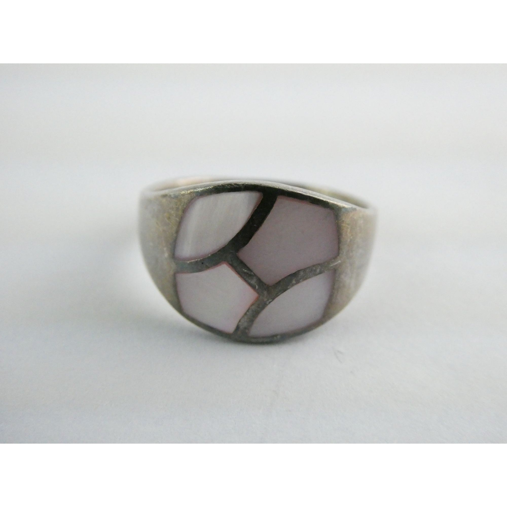 Sterling Silver Pink Mother of Pearl Shell Inlay ring 925 Size 8.25 Weighs 4.6g