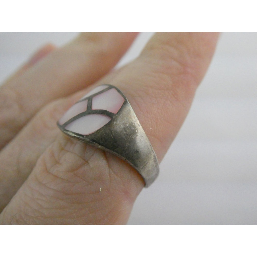 Sterling Silver Pink Mother of Pearl Shell Inlay ring 925 Size 8.25 Weighs 4.6g