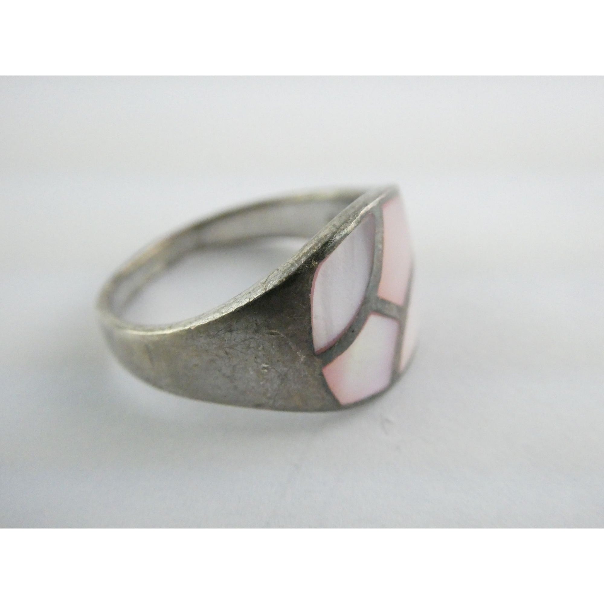 Sterling Silver Pink Mother of Pearl Shell Inlay ring 925 Size 8.25 Weighs 4.6g