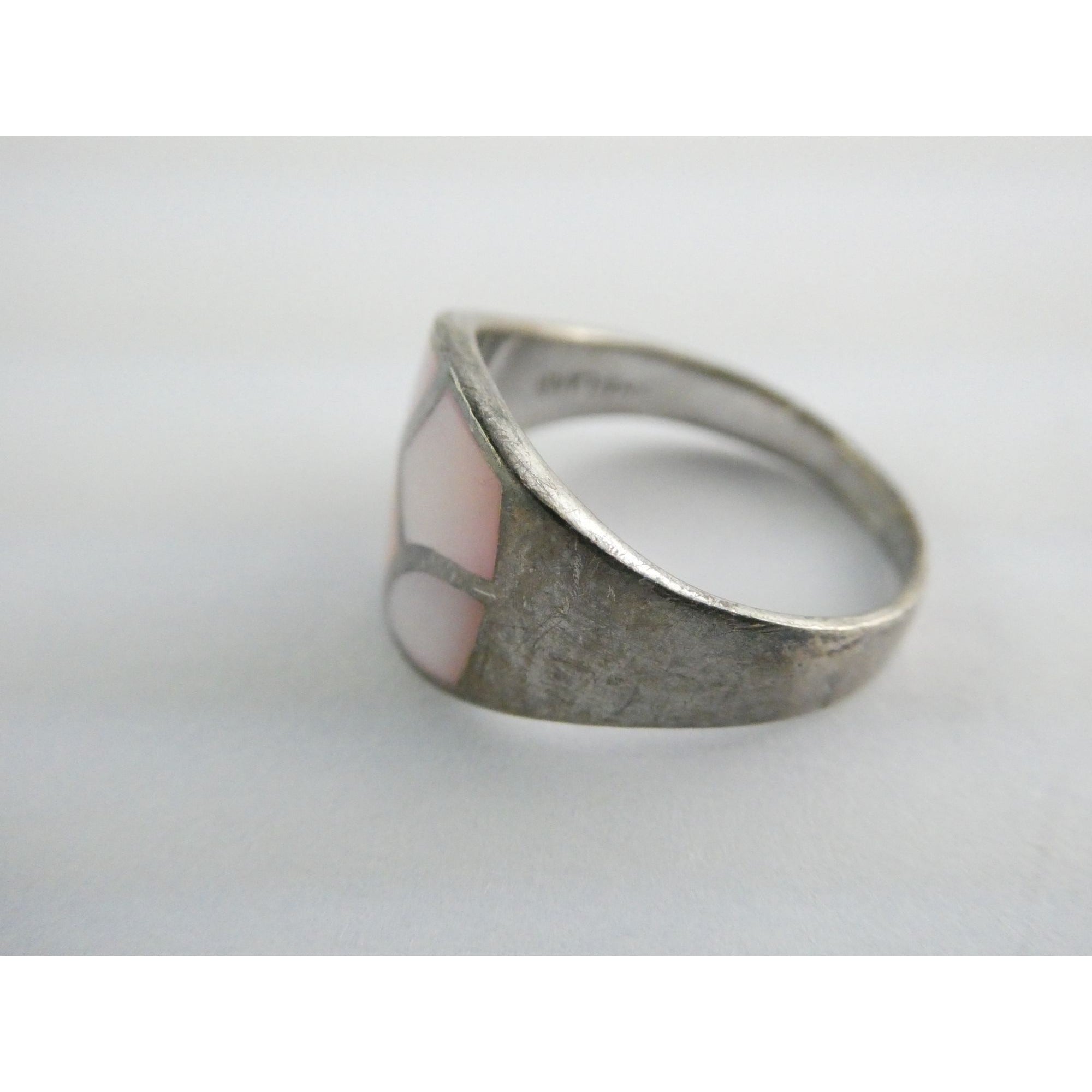 Sterling Silver Pink Mother of Pearl Shell Inlay ring 925 Size 8.25 Weighs 4.6g