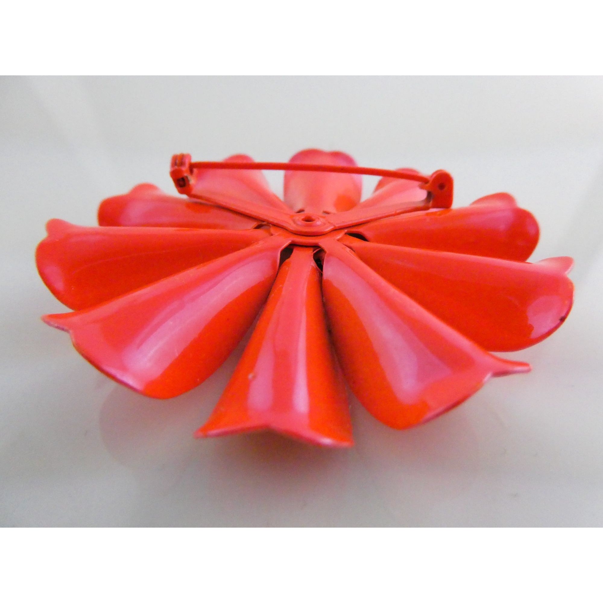 Vintage Unsigned Iridescent Red Orange Enamel Flower Brooch Pin 17g 61mm Diam
