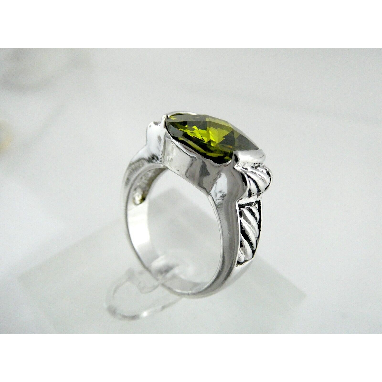Silver Tone Metal and Faceted Forest Green CZ Statement Ring Size 8.25 9.4g