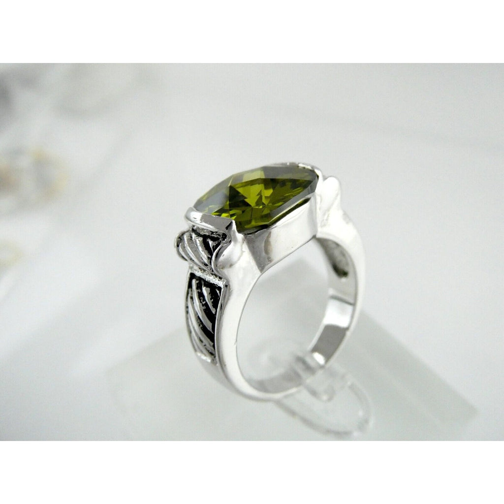 Silver Tone Metal and Faceted Forest Green CZ Statement Ring Size 8.25 9.4g