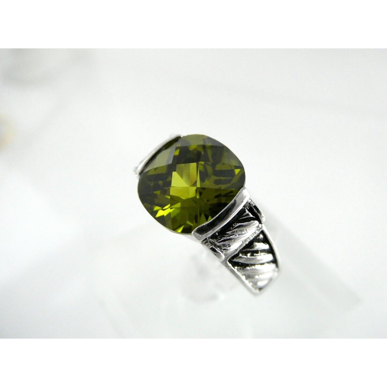 Silver Tone Metal and Faceted Forest Green CZ Statement Ring Size 8.25 9.4g