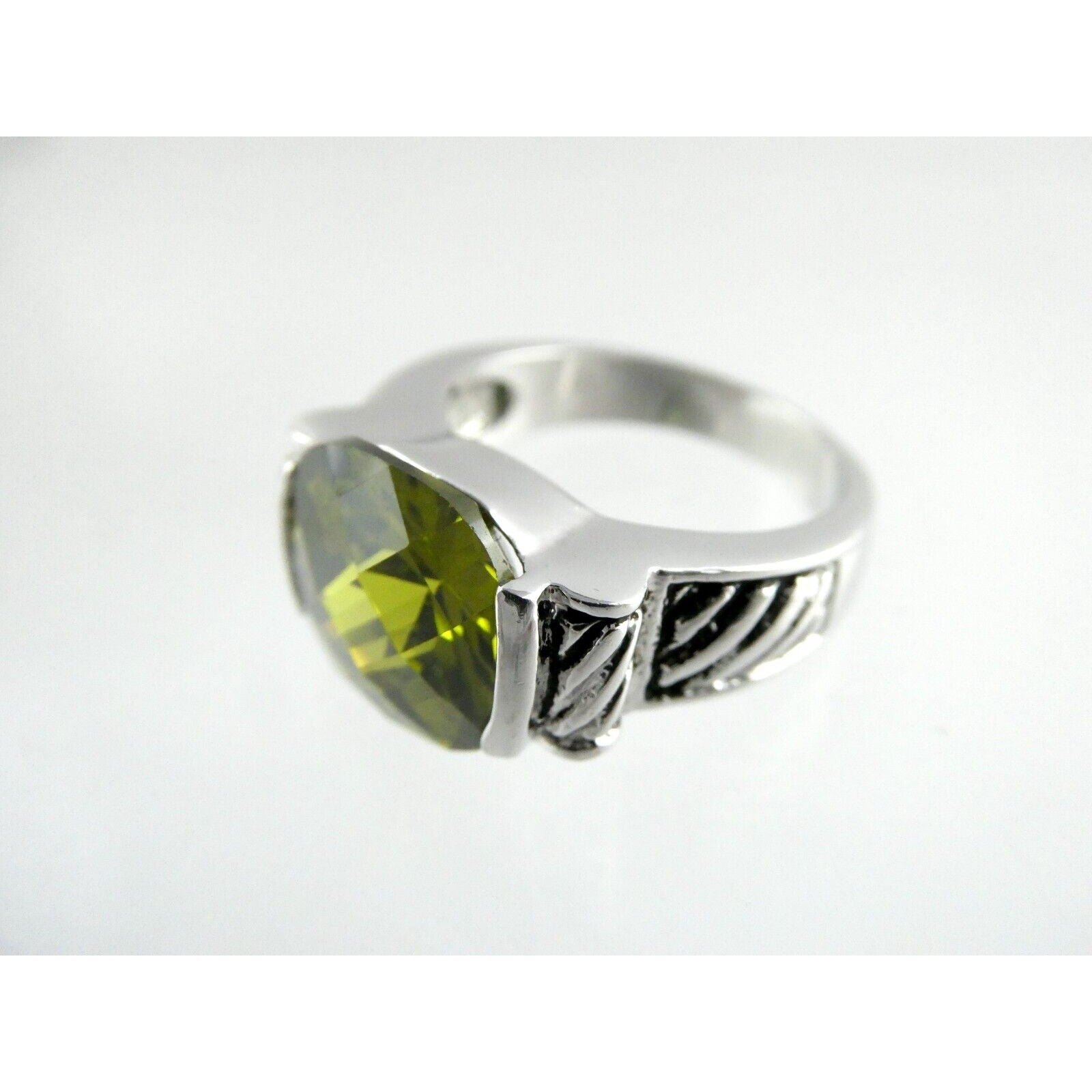 Silver Tone Metal and Faceted Forest Green CZ Statement Ring Size 8.25 9.4g