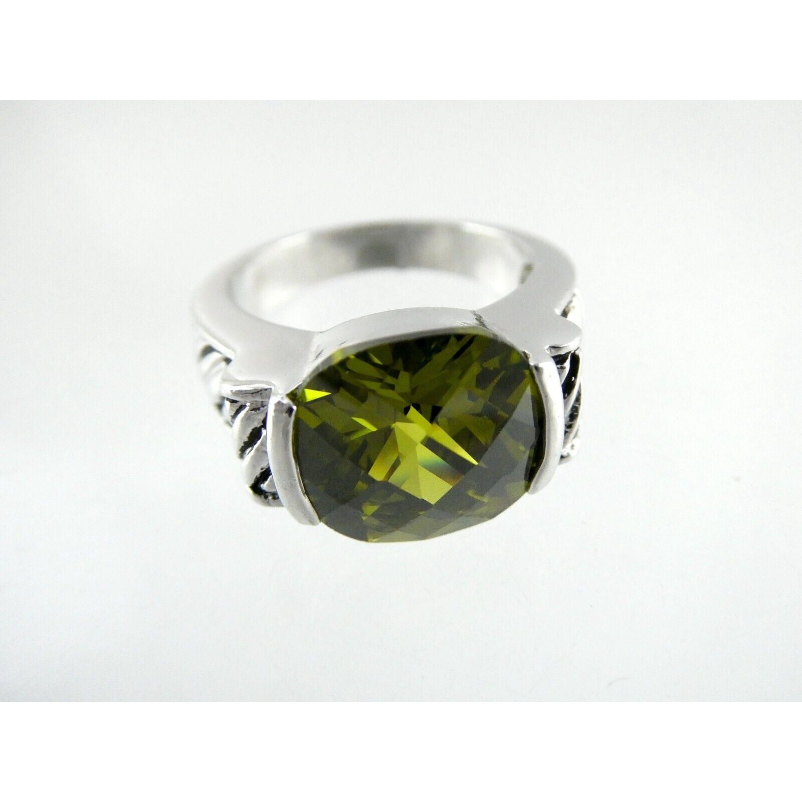 Silver Tone Metal and Faceted Forest Green CZ Statement Ring Size 8.25 9.4g
