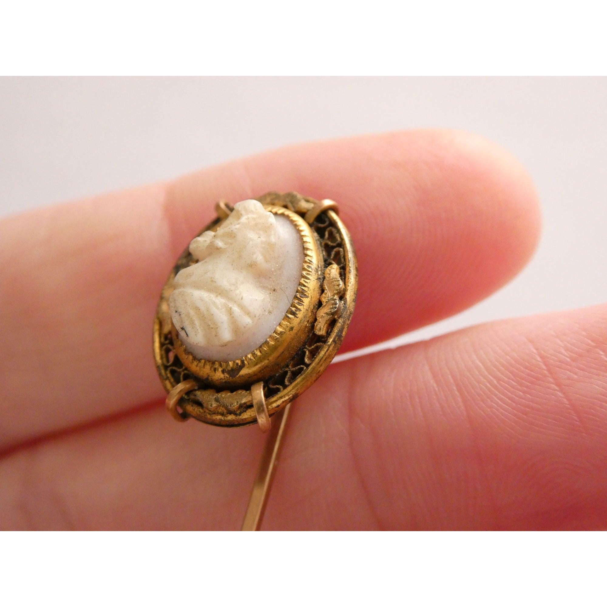 Antique Unmarked Gold Fill Carved Cameo Shell Stick Pin 2.7g 2.25 Inches