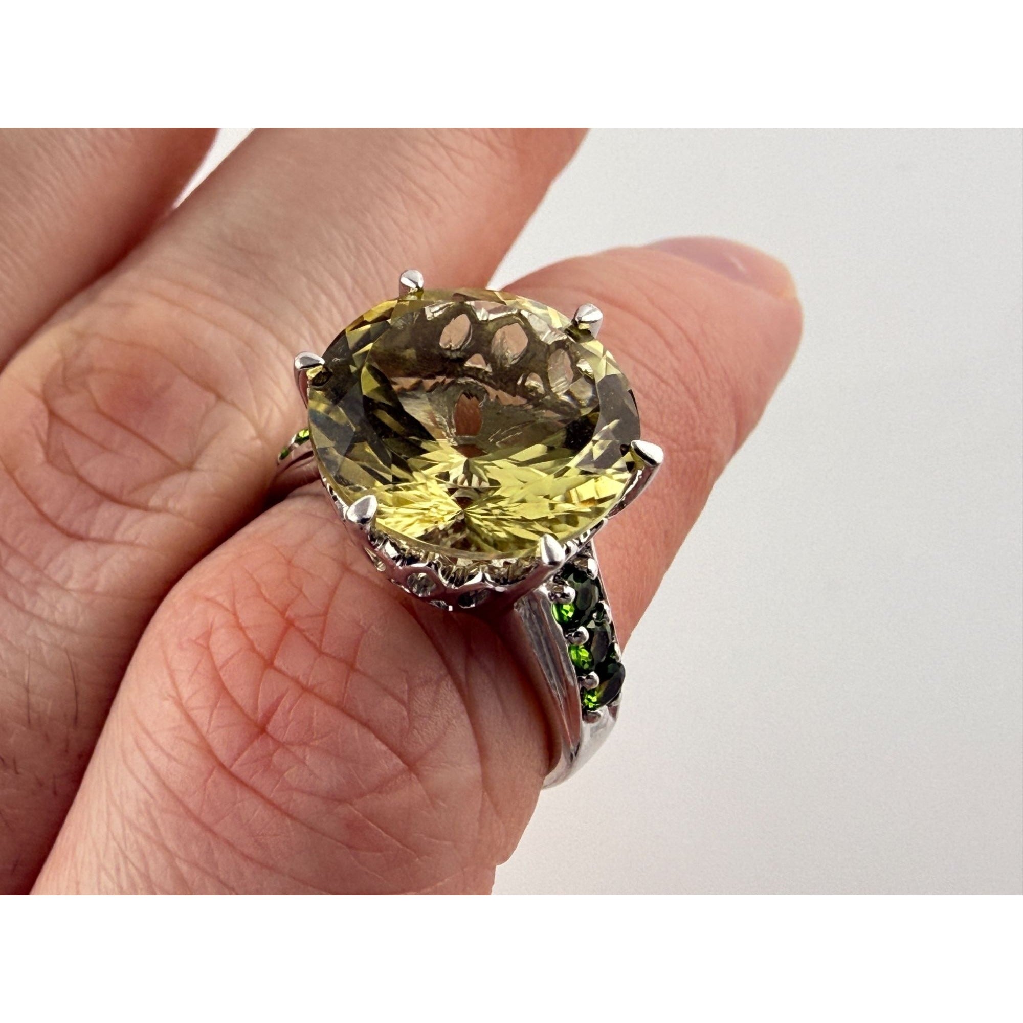 Sterling Silver Pale Yellow Citrine and Green Garnet Ring Size 7.75 6g 14mm Gem