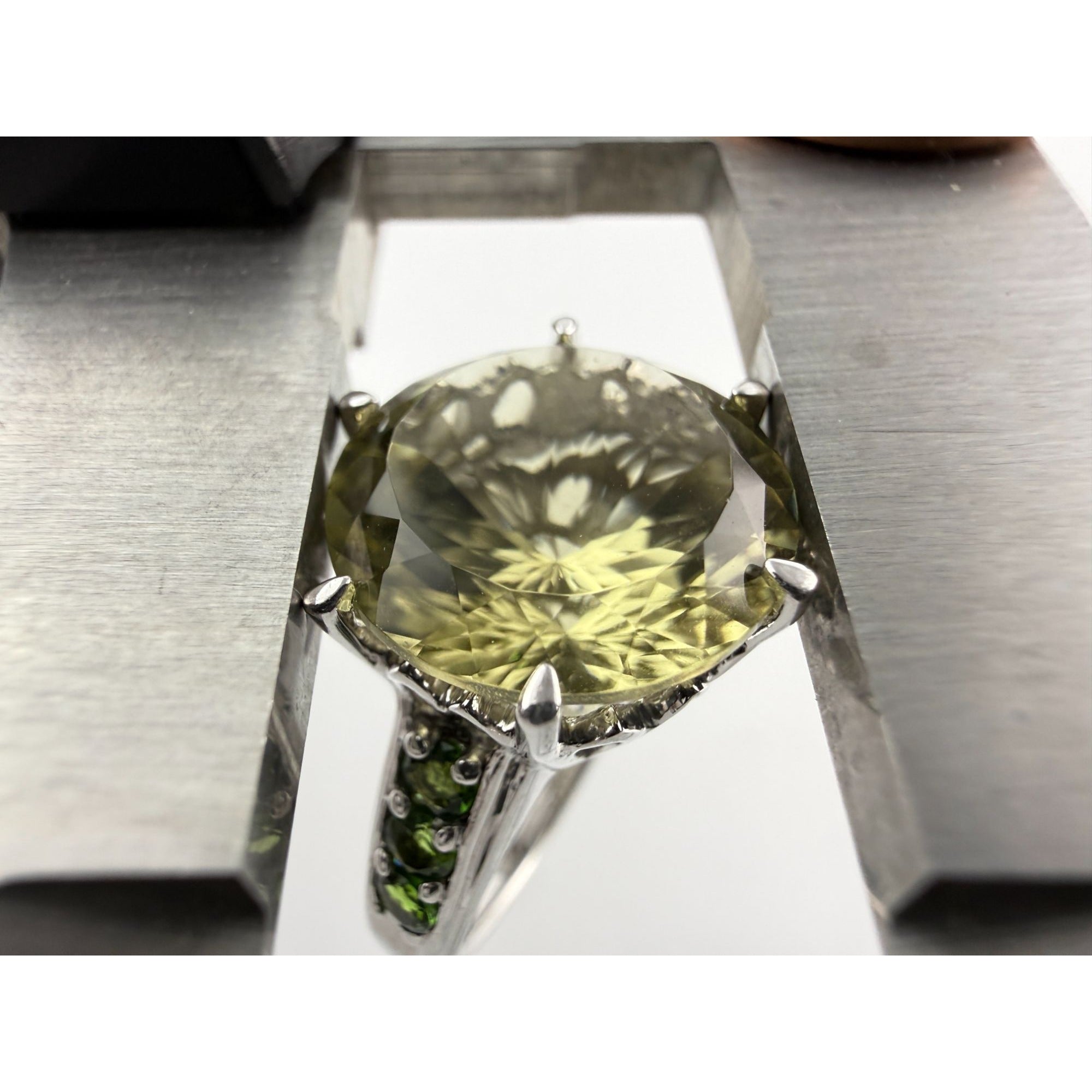 Sterling Silver Pale Yellow Citrine and Green Garnet Ring Size 7.75 6g 14mm Gem
