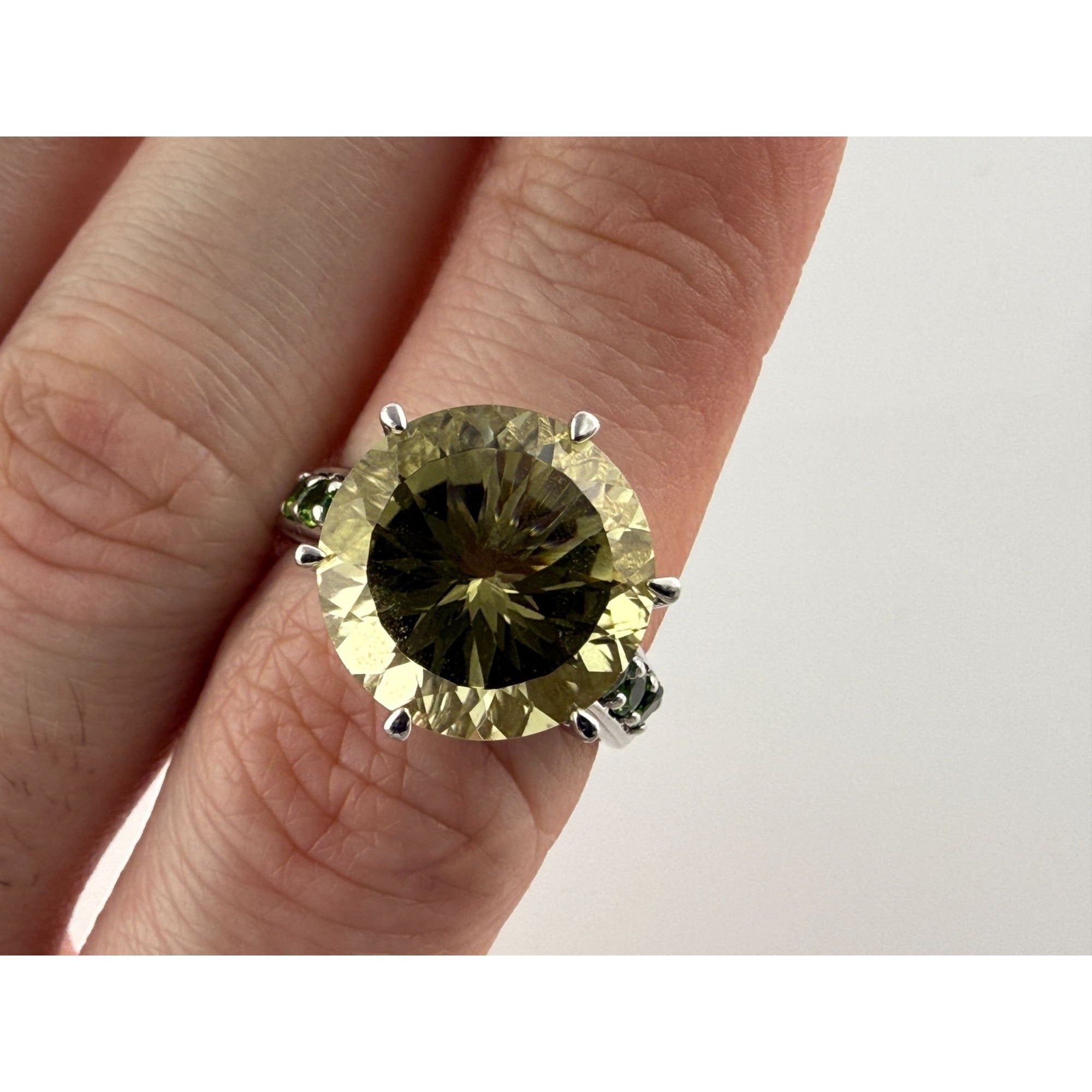 Sterling Silver Pale Yellow Citrine and Green Garnet Ring Size 7.75 6g 14mm Gem