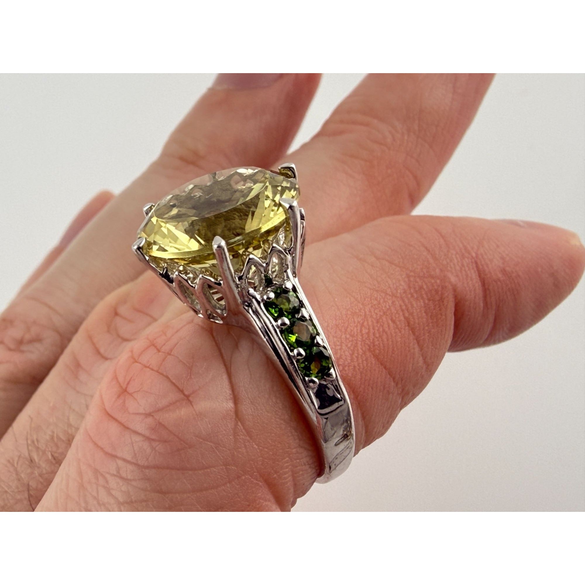 Sterling Silver Pale Yellow Citrine and Green Garnet Ring Size 7.75 6g 14mm Gem