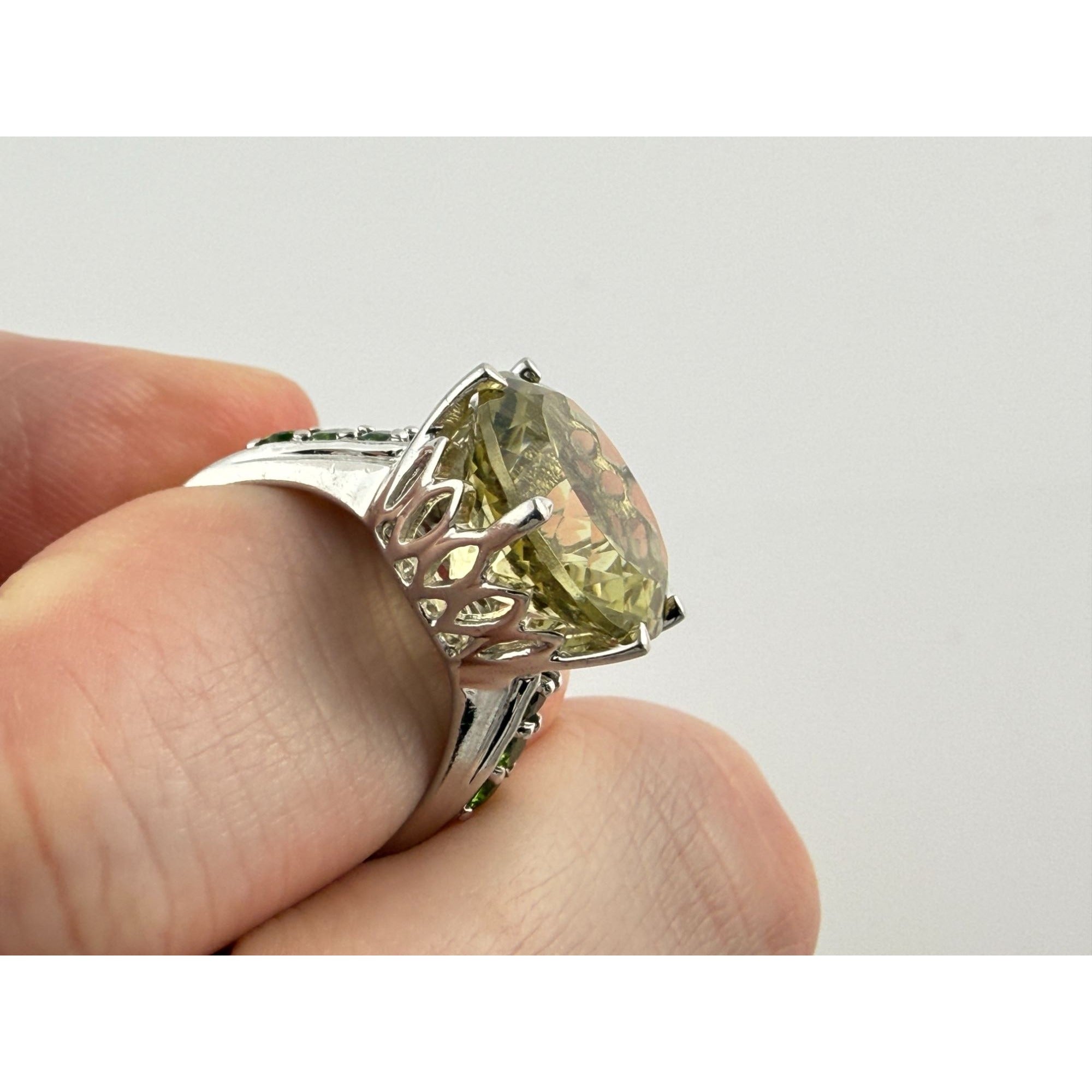 Sterling Silver Pale Yellow Citrine and Green Garnet Ring Size 7.75 6g 14mm Gem