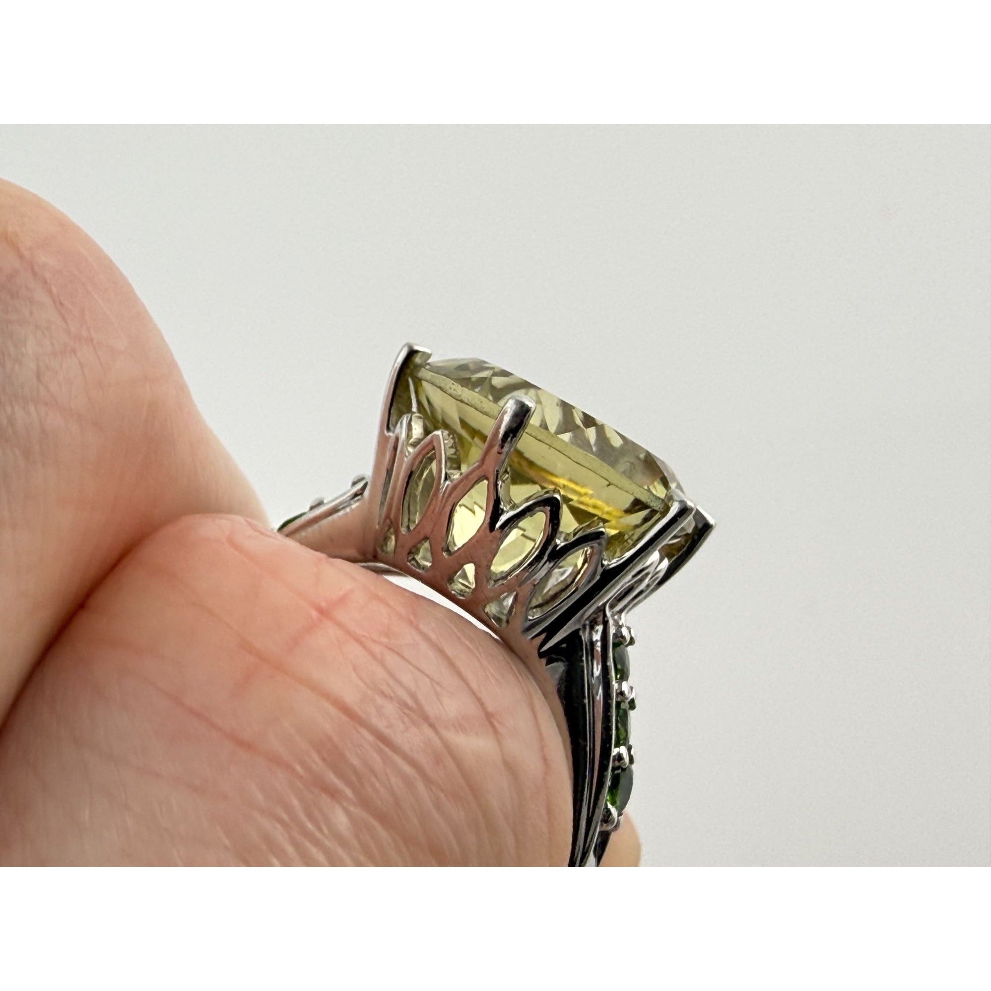 Sterling Silver Pale Yellow Citrine and Green Garnet Ring Size 7.75 6g 14mm Gem