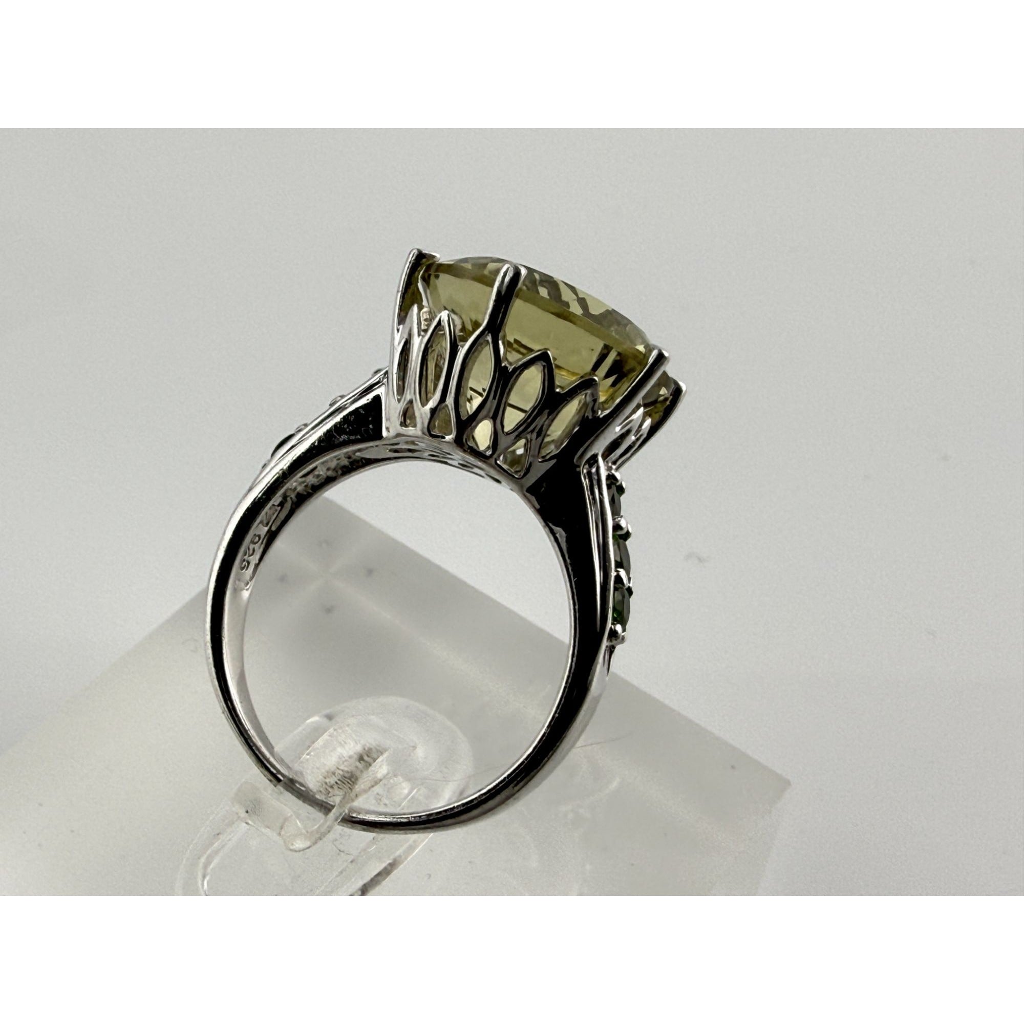 Sterling Silver Pale Yellow Citrine and Green Garnet Ring Size 7.75 6g 14mm Gem