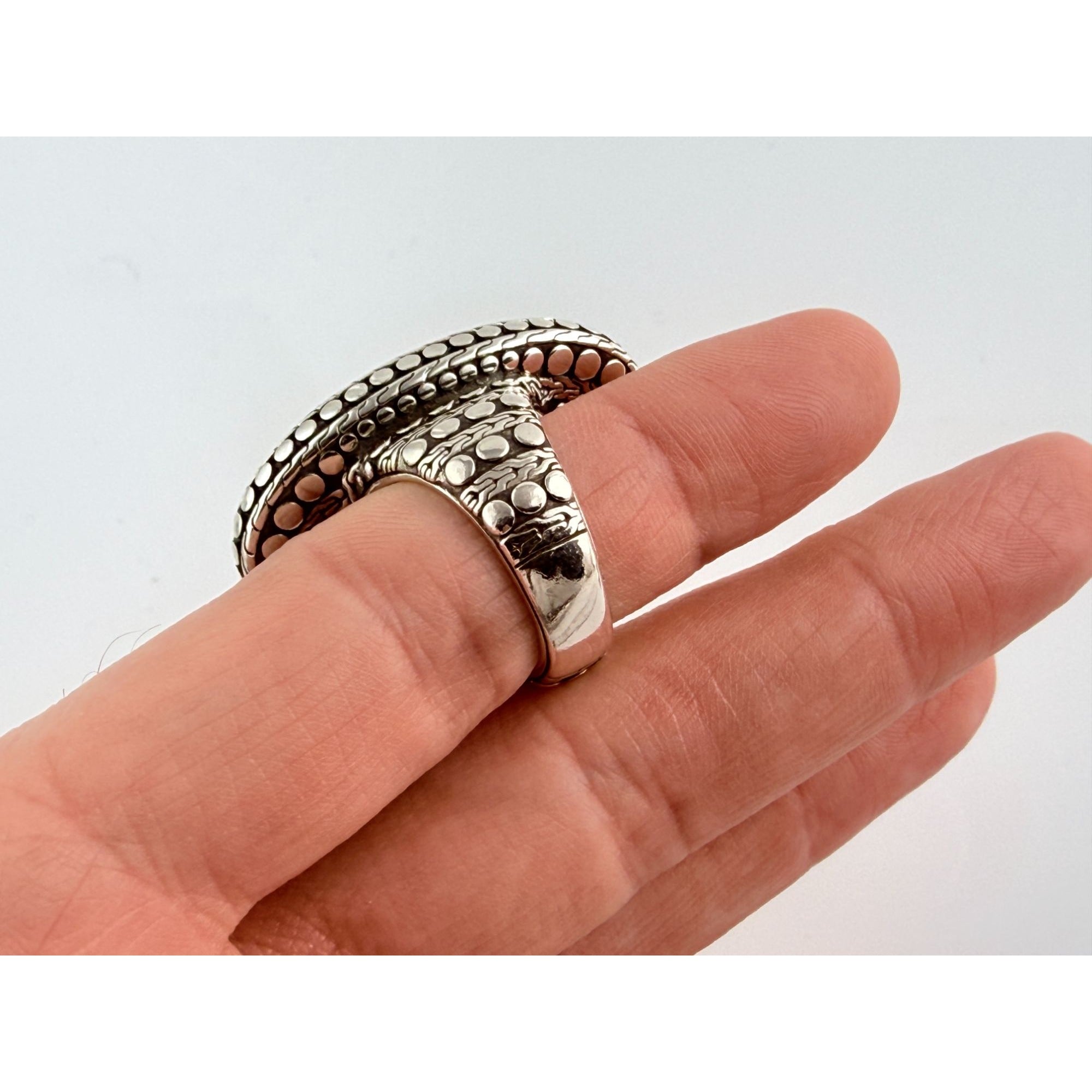 John Hardy 38mm Sterling Silver Dot Design Oval Shaped Ring Weighs 29g Size 7