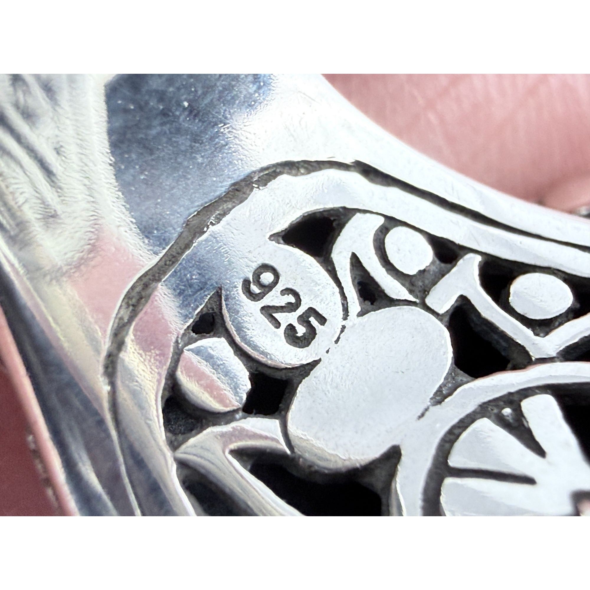John Hardy 38mm Sterling Silver Dot Design Oval Shaped Ring Weighs 29g Size 7