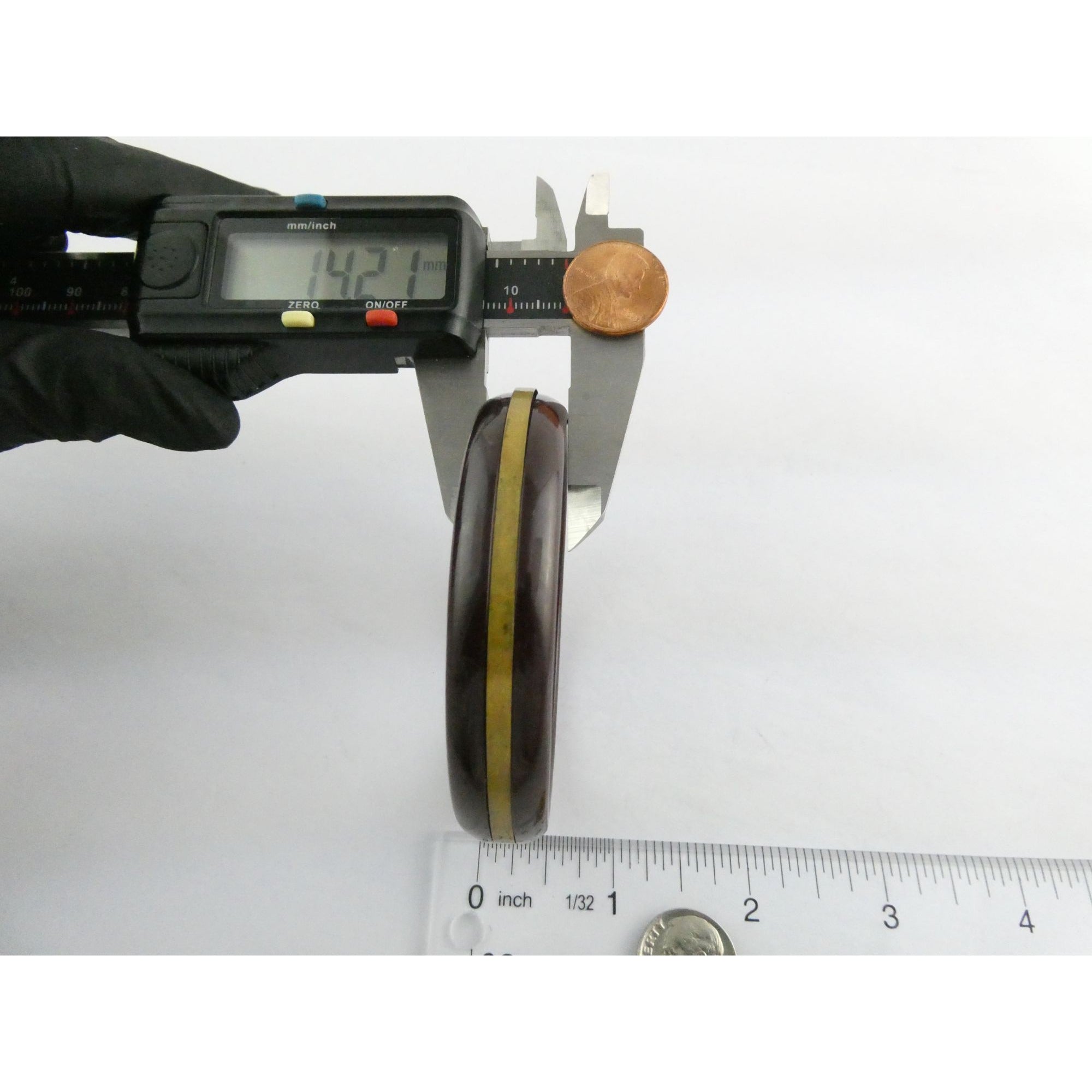 Vintage Brown Plastic with Brass Band Bangle Bracelet 17.2g Weight 8 Inch Fit