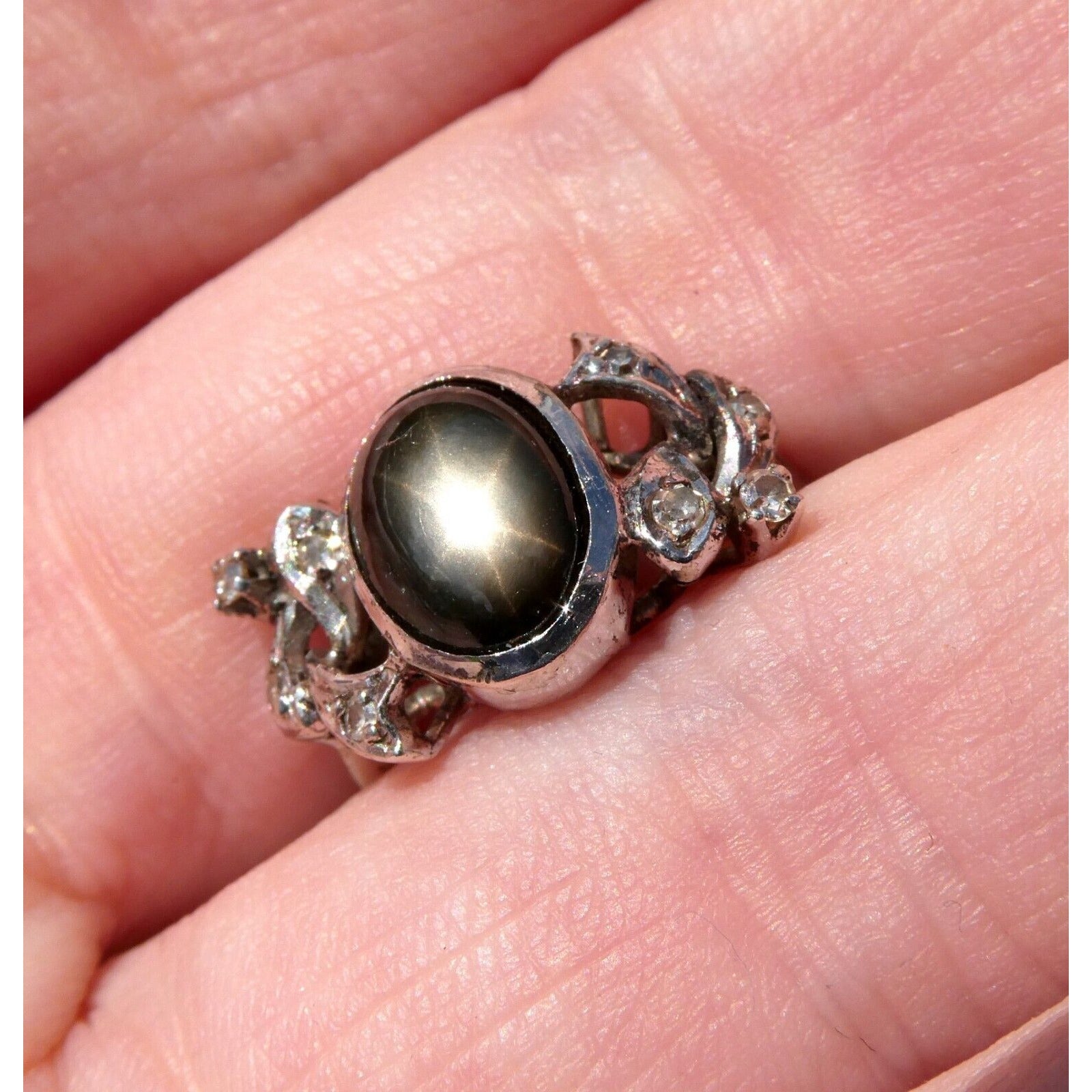 18k White Gold Black Star Sapphire and Diamond Ring Size 4.5 Weighs 2.7 Grams