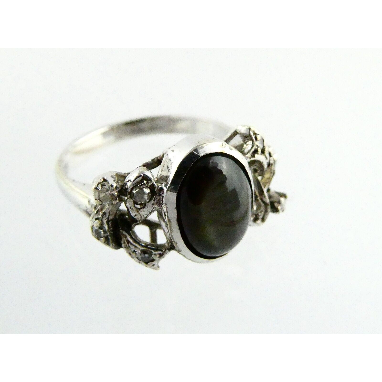 18k White Gold Black Star Sapphire and Diamond Ring Size 4.5 Weighs 2.7 Grams