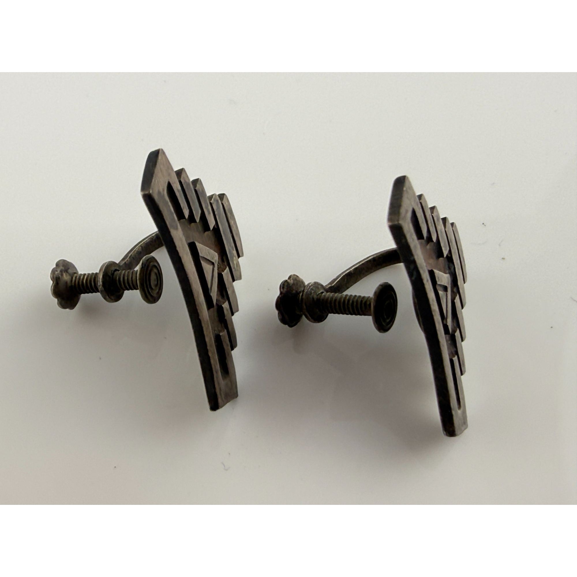 Vintage 1940s or 50s Era Mexican Silver Screwback Earrings Glyph Design 5g 7/8In