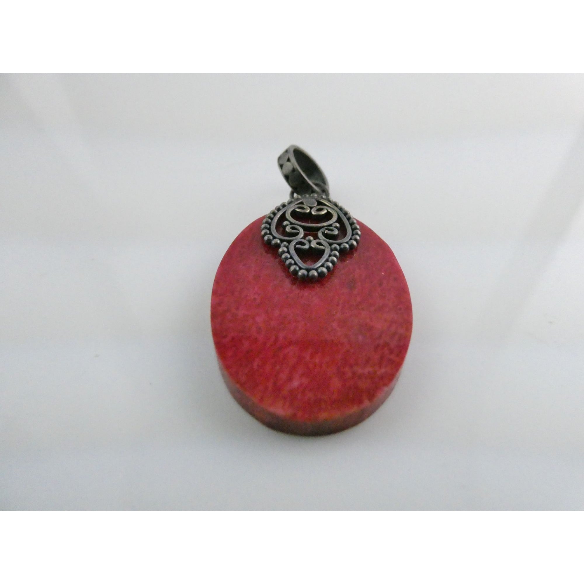 Sterling Silver Flat Compressed Dyed Red Sponge Coral Oval Pendant 5g 45mm Long