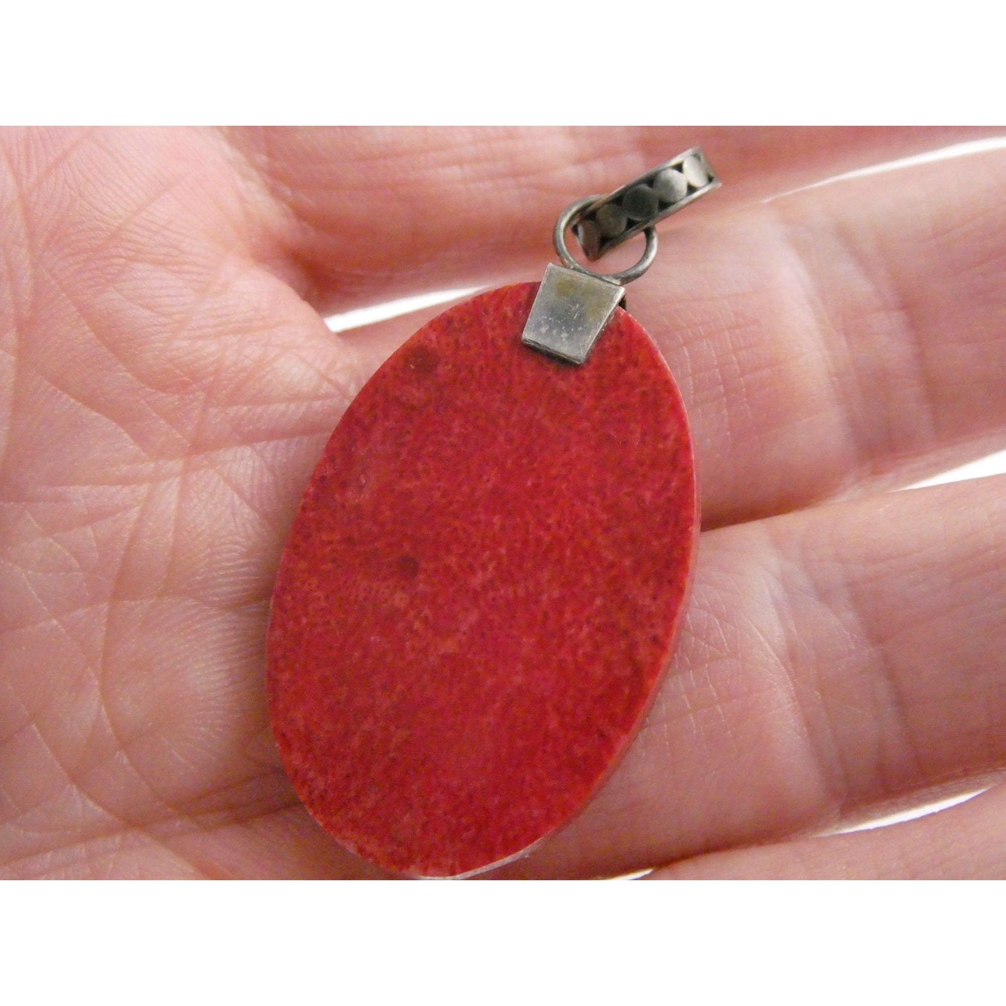 Sterling Silver Flat Compressed Dyed Red Sponge Coral Oval Pendant 5g 45mm Long