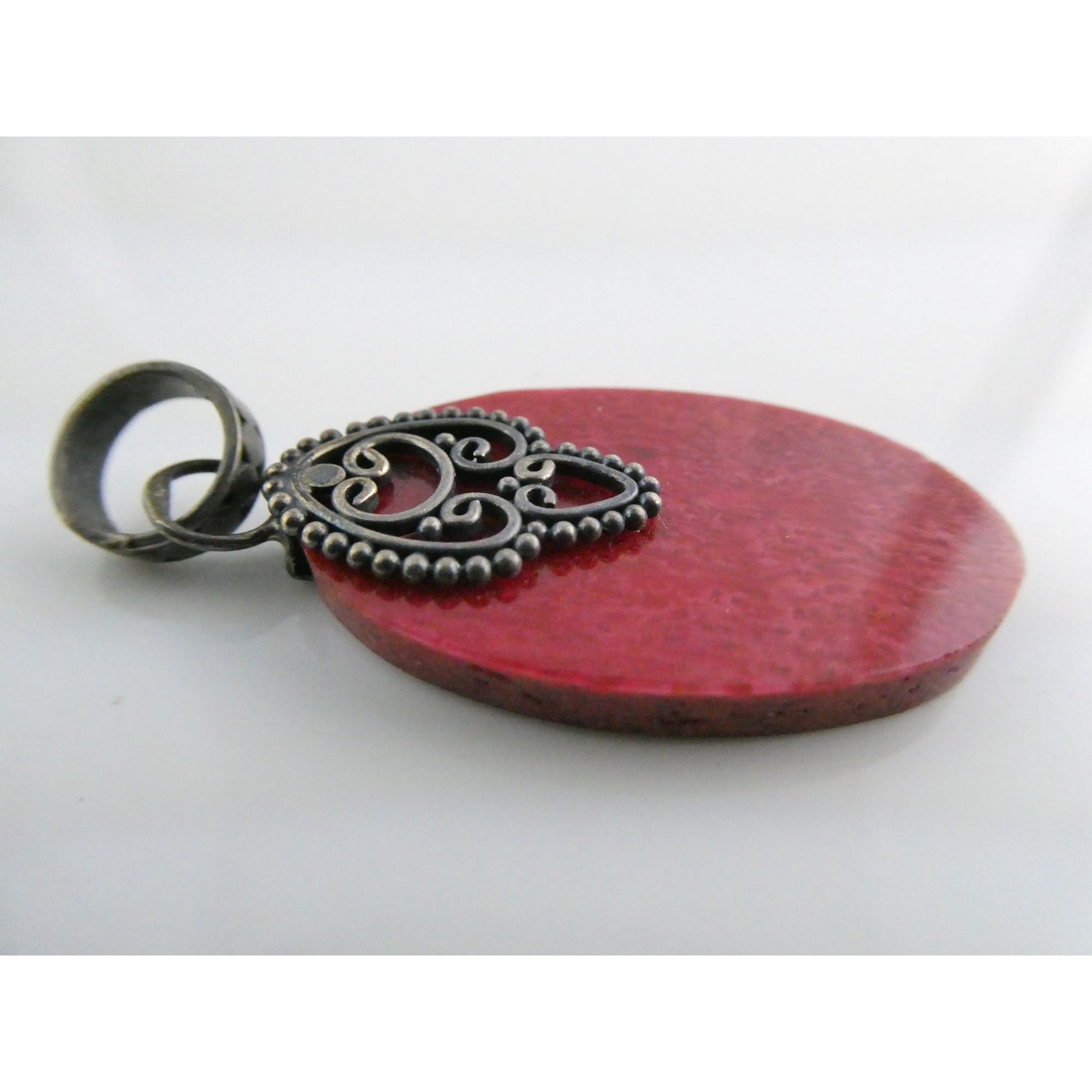 Sterling Silver Flat Compressed Dyed Red Sponge Coral Oval Pendant 5g 45mm Long
