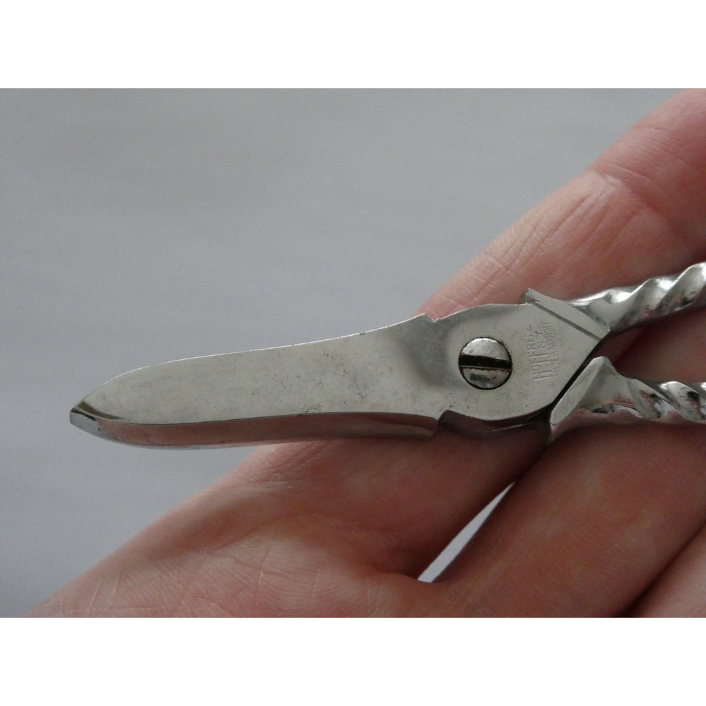 Vintage Hoffritz NY Chromo Pinking Shears 5 Inch Length 47.1 Grams Weight