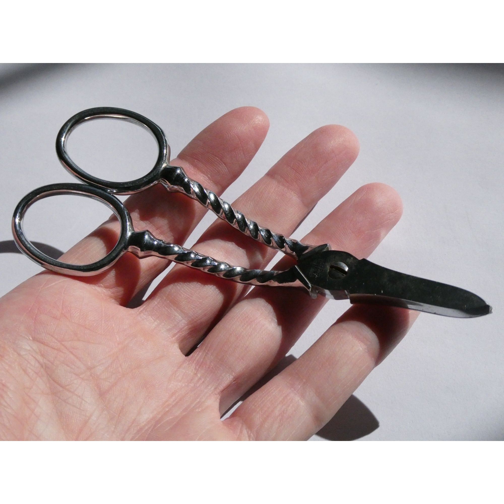 Vintage Hoffritz NY Chromo Pinking Shears 5 Inch Length 47.1 Grams Weight