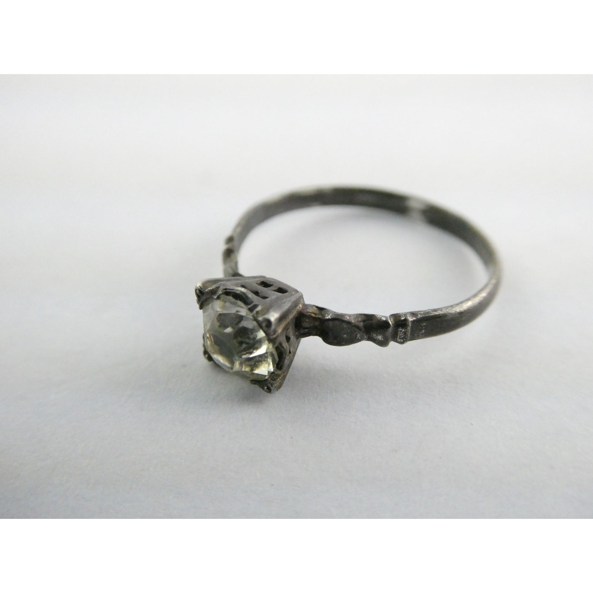 Vintage Sterling Silver Paste Glass Solitaire Gem Ring Size 4.75 1 Grams