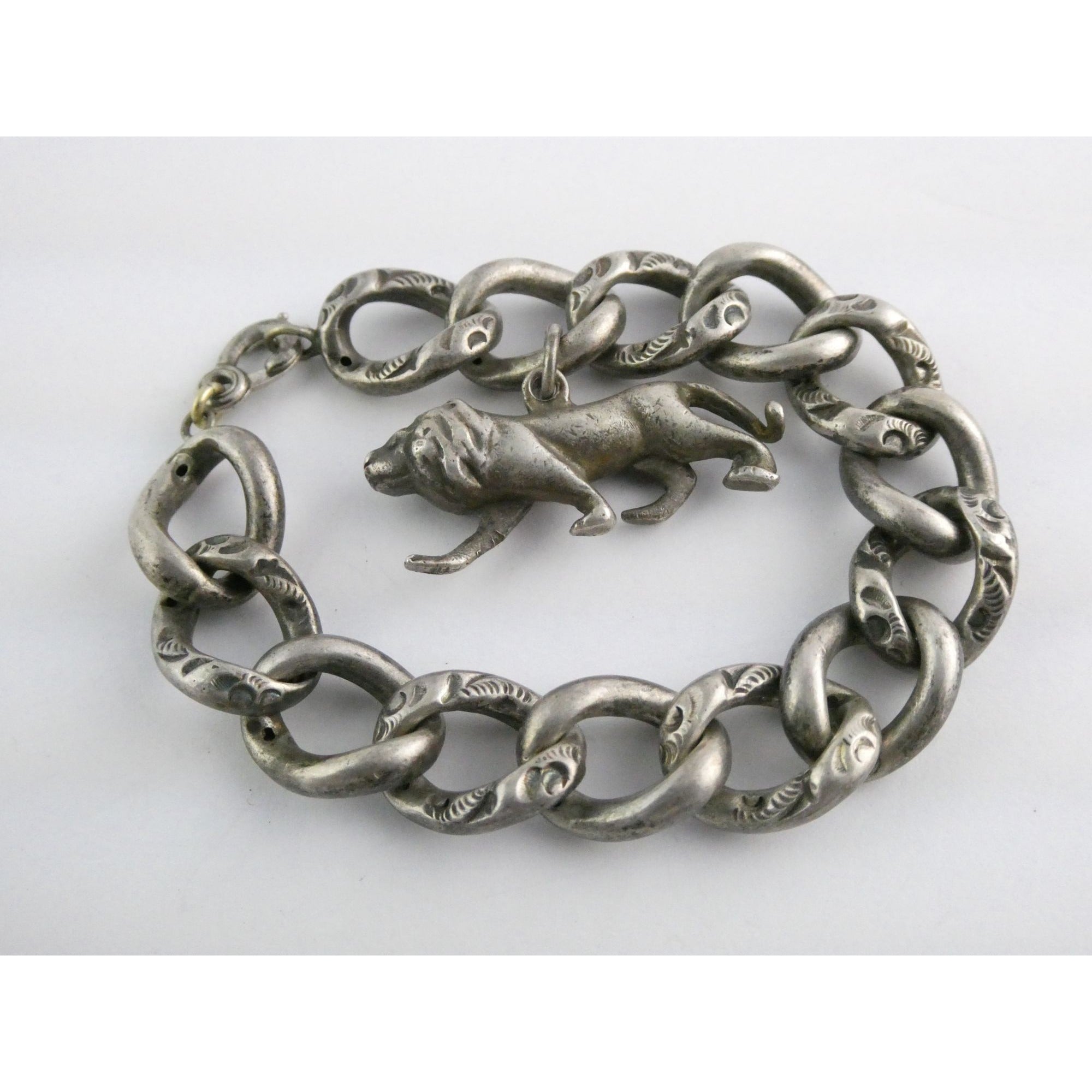 Antique Sterling Silver Figural Lion Charm on Chased Chain Link Bracelet 6.5 In