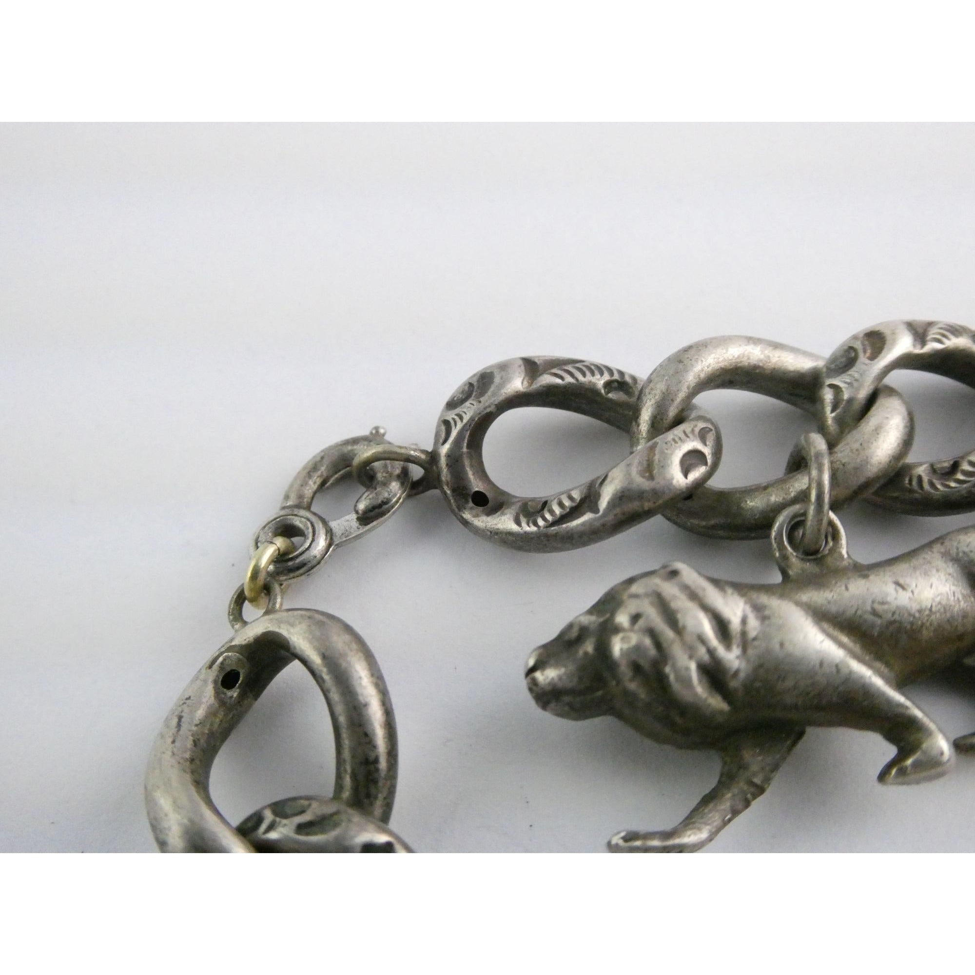 Antique Sterling Silver Figural Lion Charm on Chased Chain Link Bracelet 6.5 In