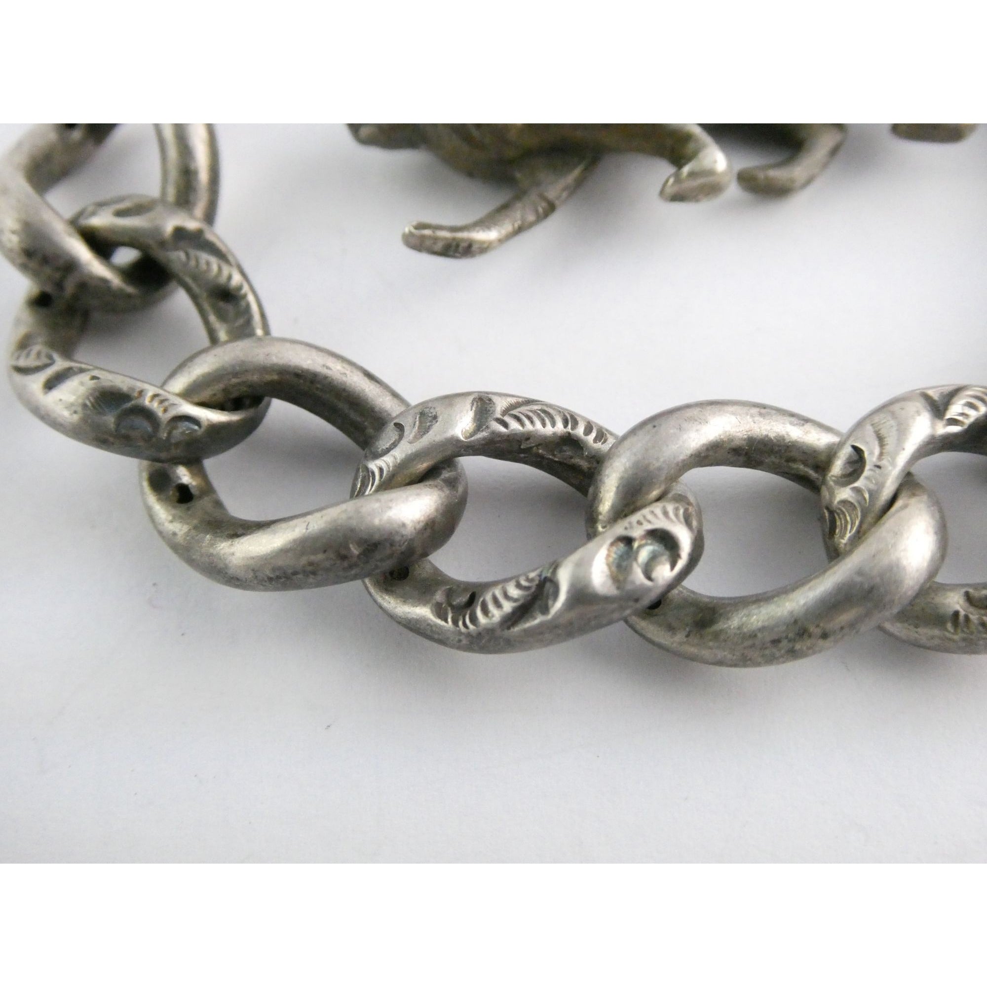 Antique Sterling Silver Figural Lion Charm on Chased Chain Link Bracelet 6.5 In