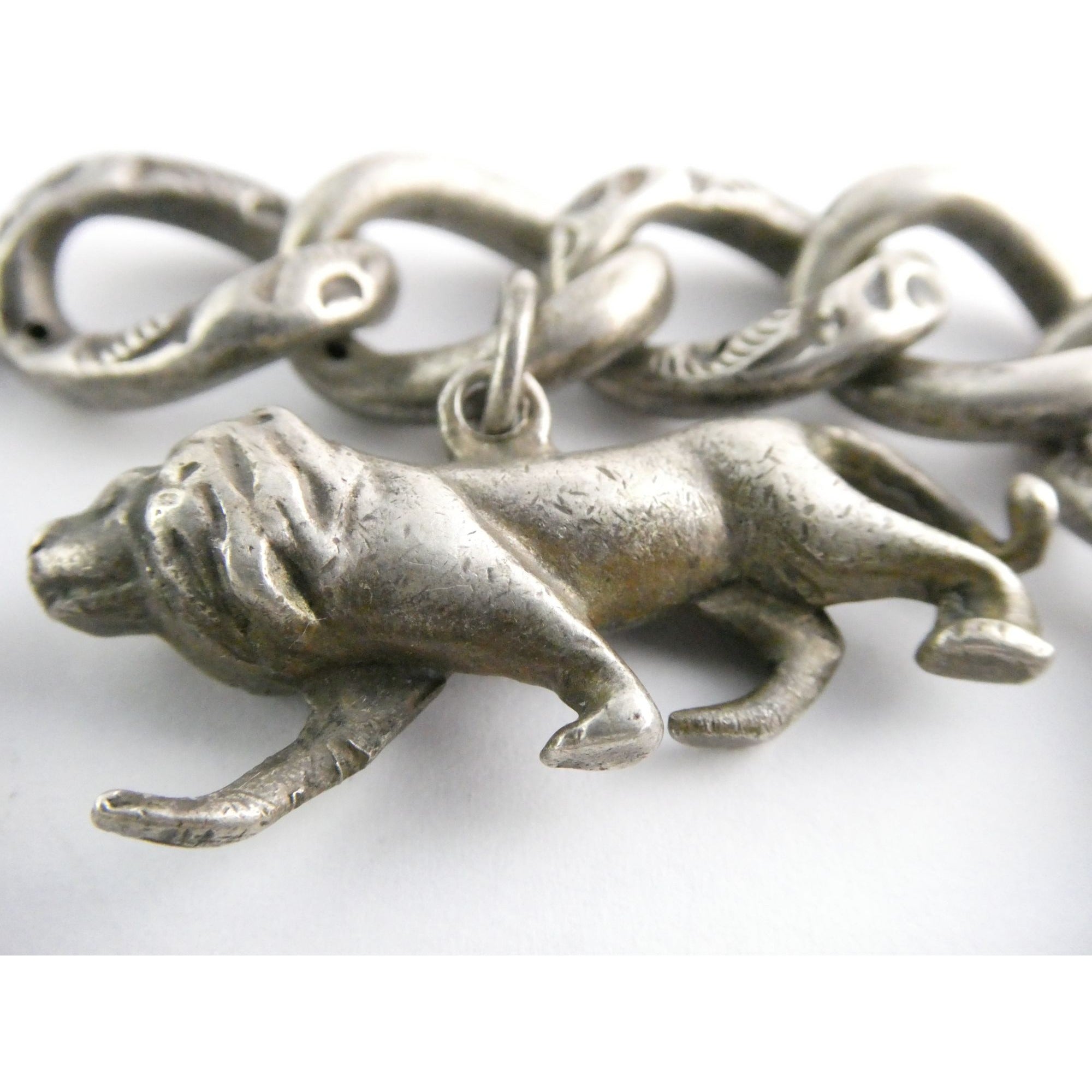 Antique Sterling Silver Figural Lion Charm on Chased Chain Link Bracelet 6.5 In