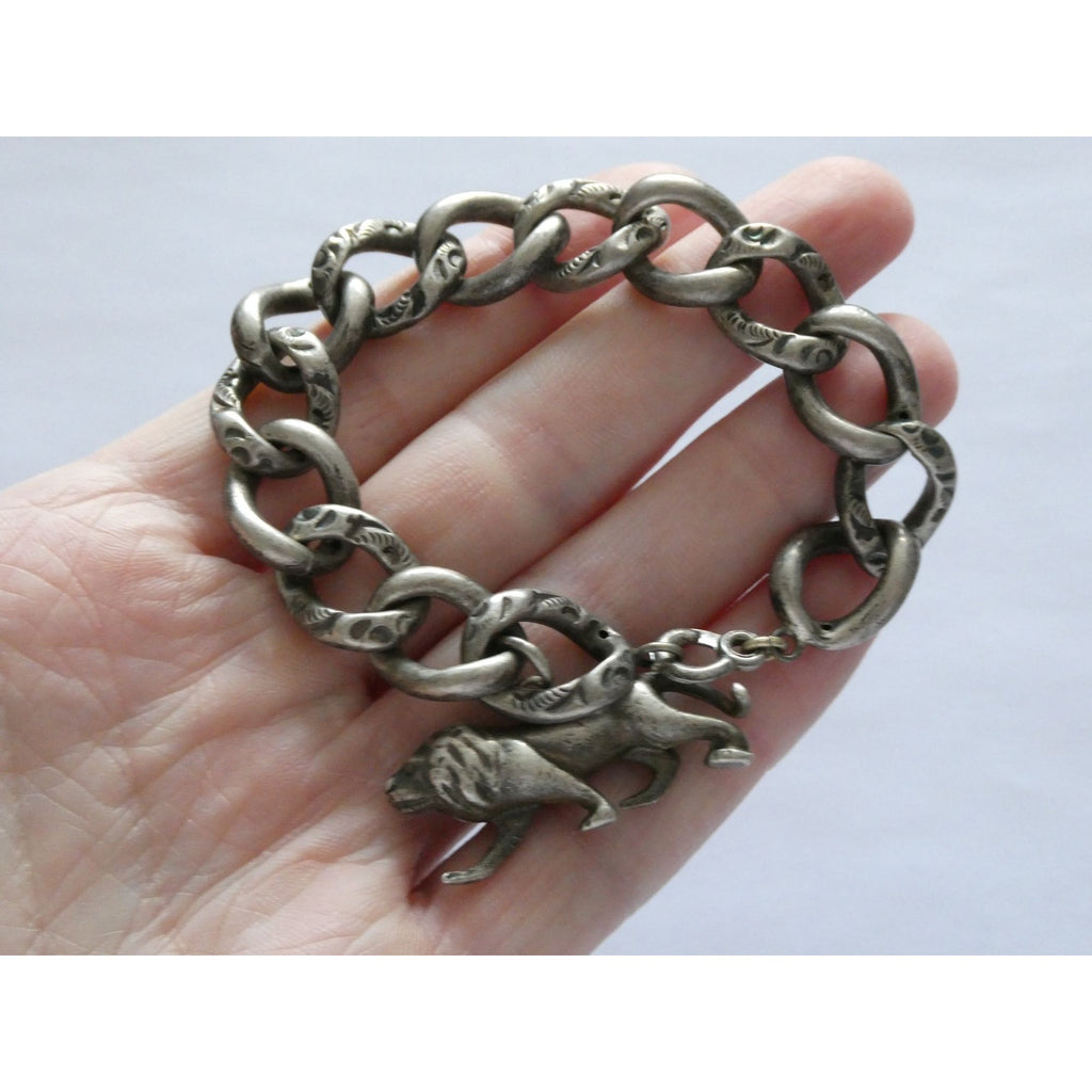 Antique Sterling Silver Figural Lion Charm on Chased Chain Link Bracelet 6.5 In