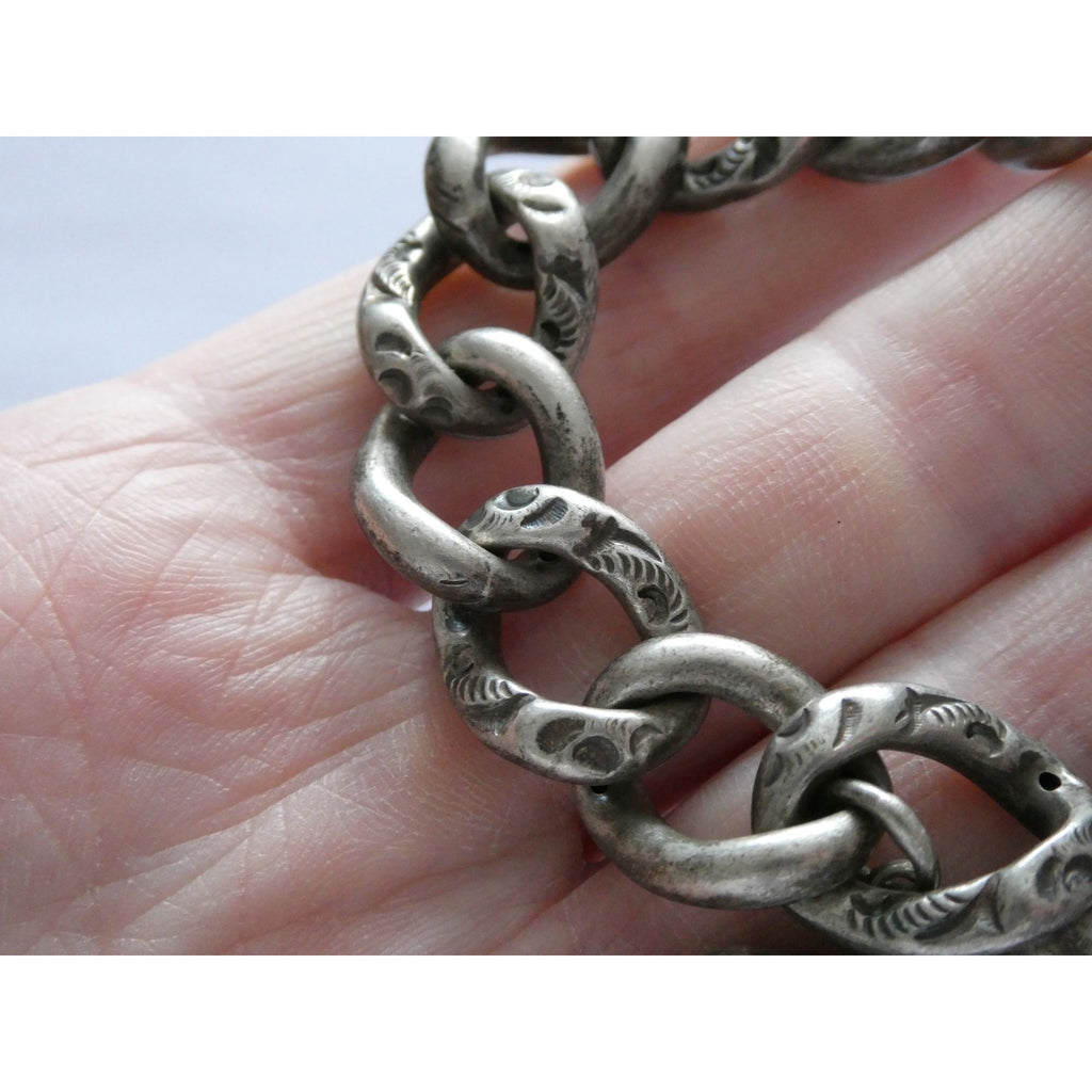Antique Sterling Silver Figural Lion Charm on Chased Chain Link Bracelet 6.5 In