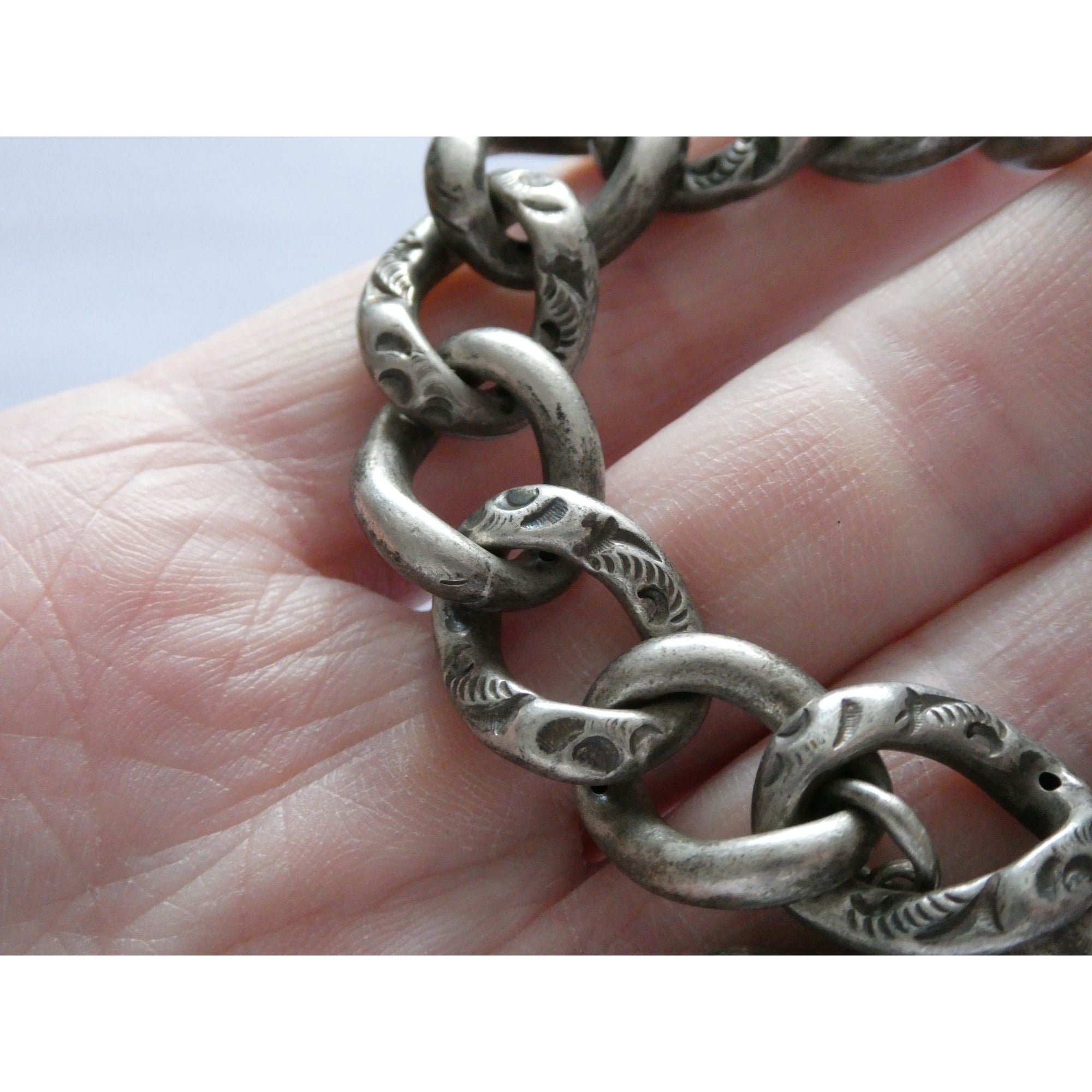 Antique Sterling Silver Figural Lion Charm on Chased Chain Link Bracelet 6.5 In