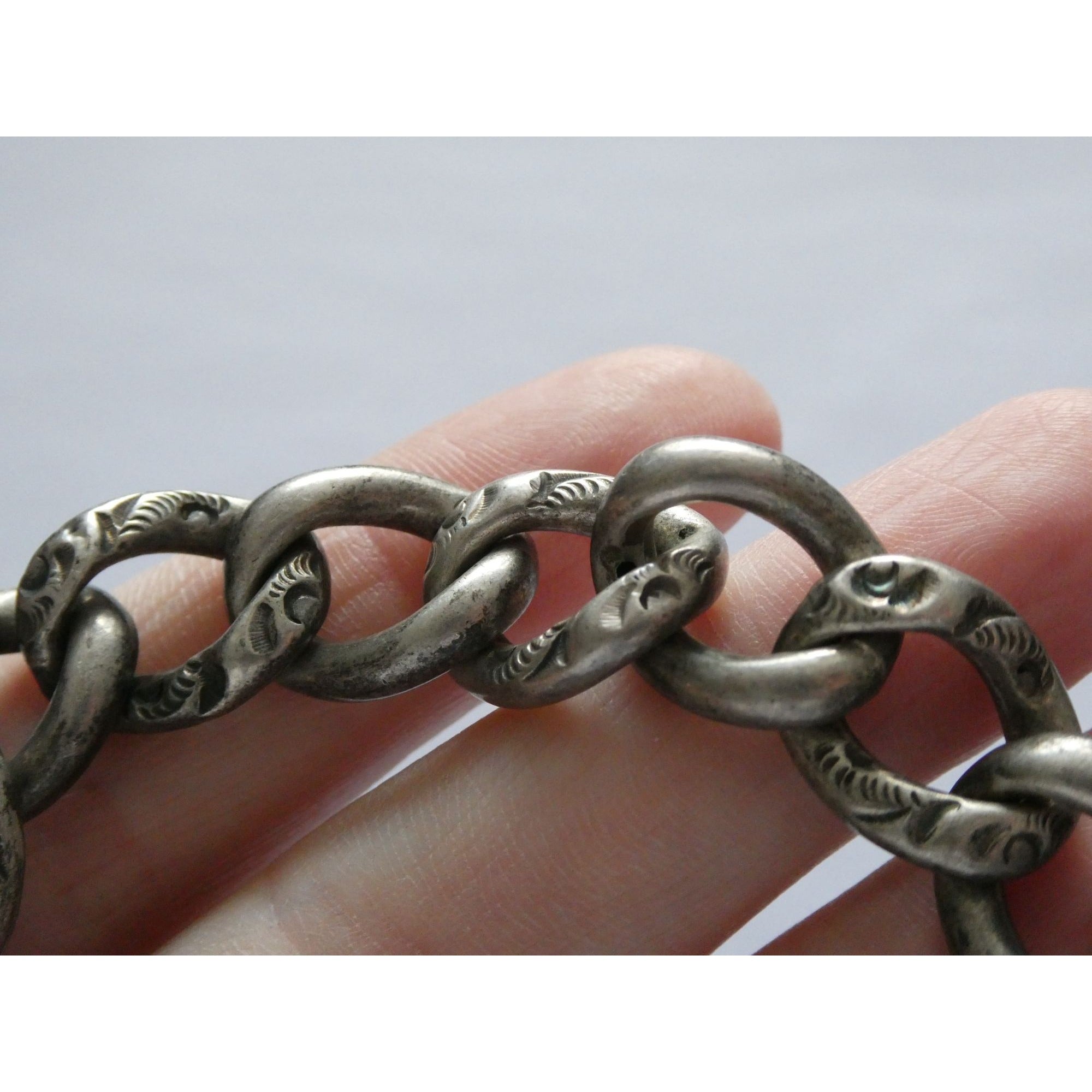 Antique Sterling Silver Figural Lion Charm on Chased Chain Link Bracelet 6.5 In