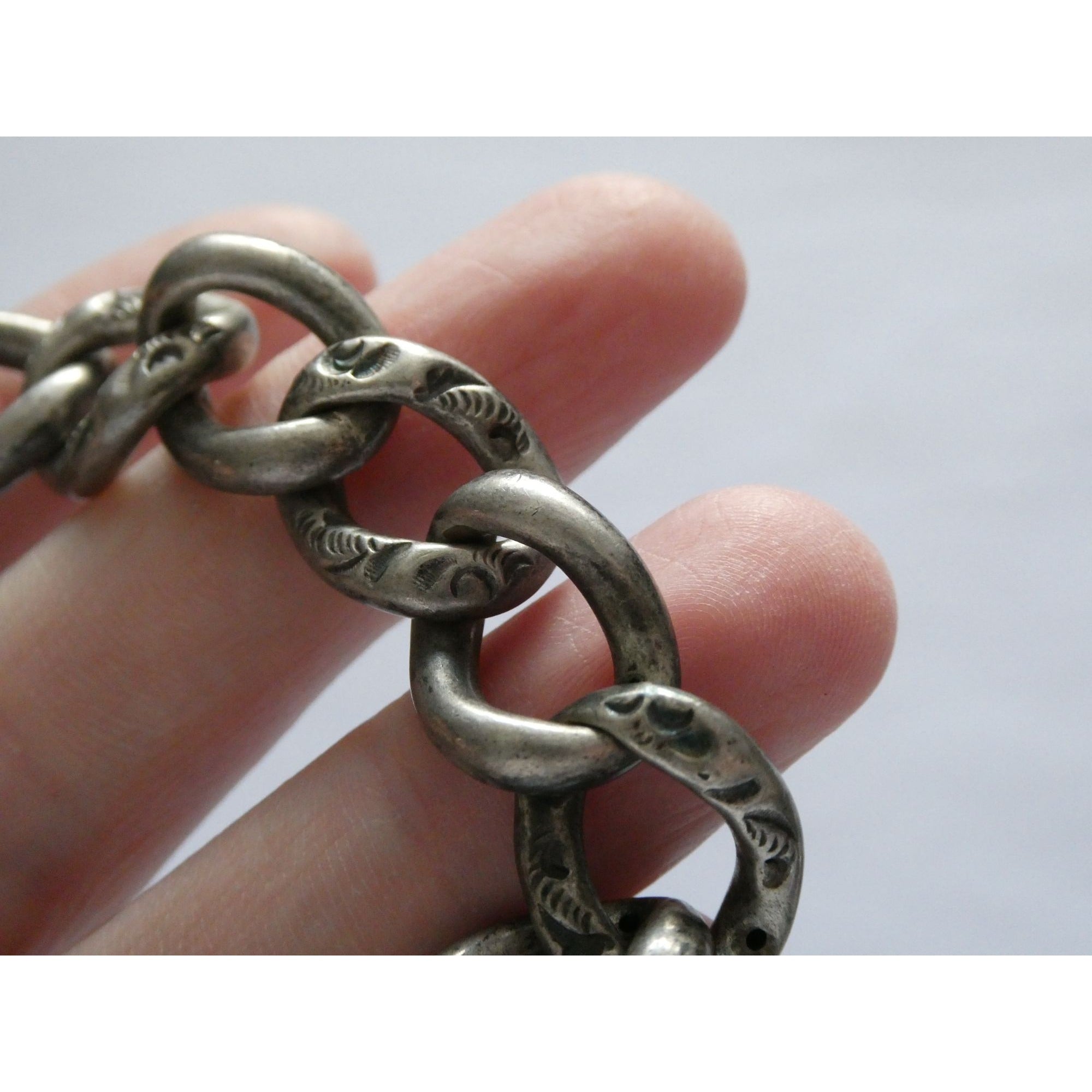 Antique Sterling Silver Figural Lion Charm on Chased Chain Link Bracelet 6.5 In