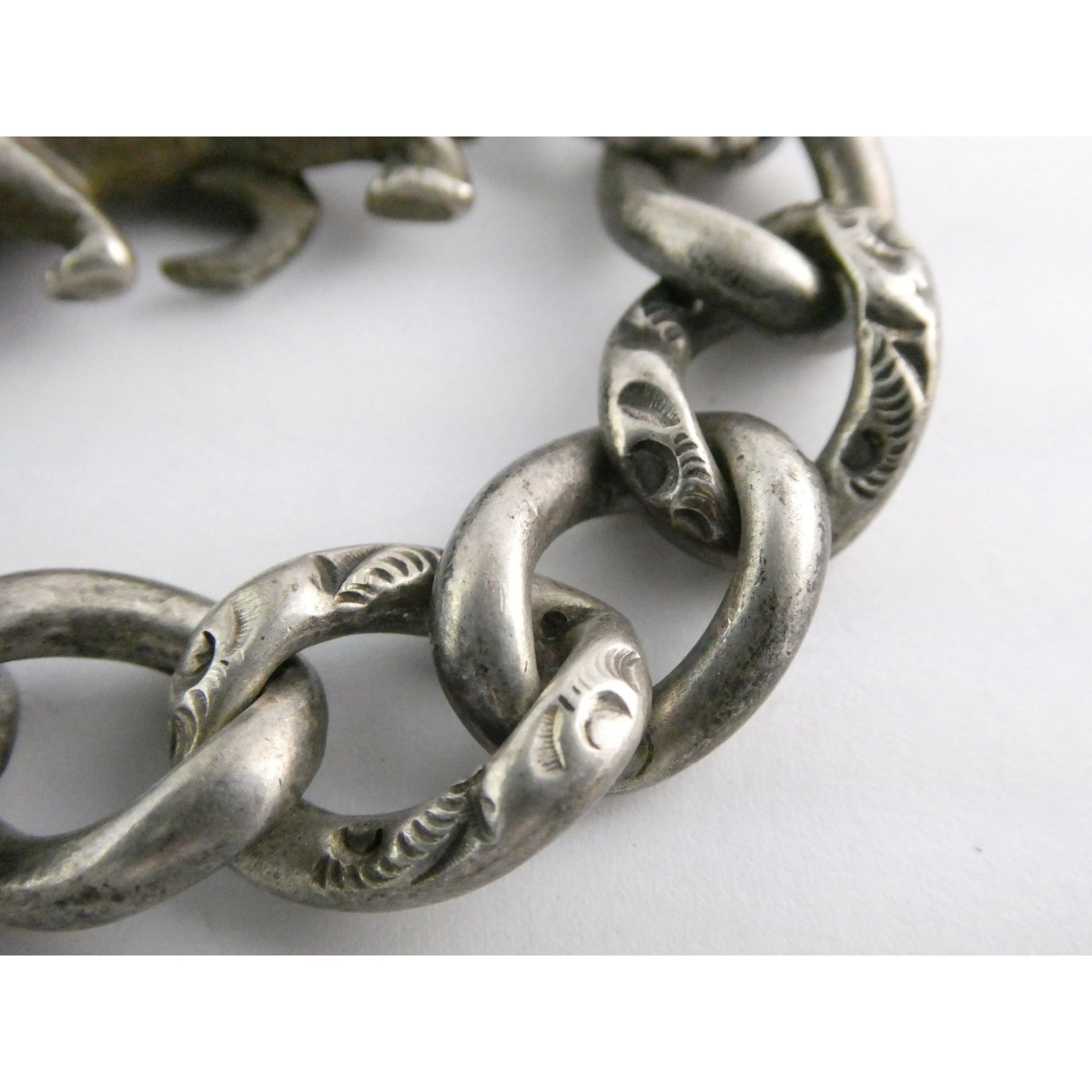 Antique Sterling Silver Figural Lion Charm on Chased Chain Link Bracelet 6.5 In