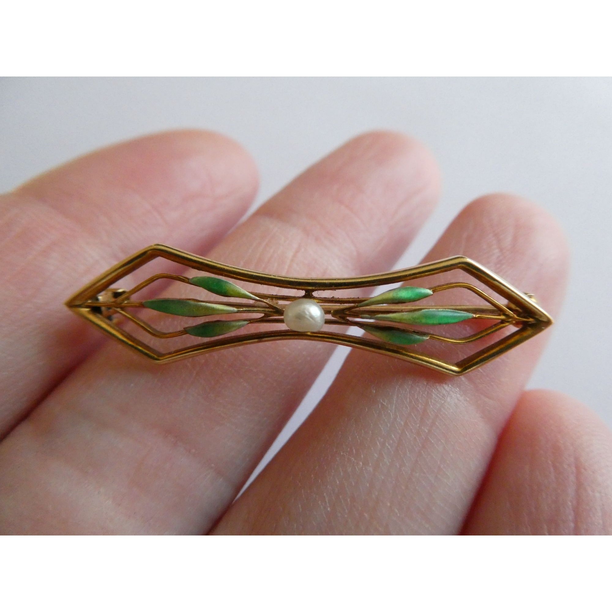 Antique 14k Yellow Gold Green Enameled Leaves and Seed Pearl Bar Pin Brooch 2.5g