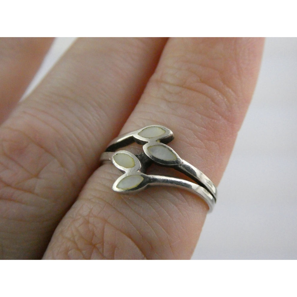 Sterling Silver MOP Shell Inlay Leaf Design Band Ring Size 6.5 Weighs 1.9g