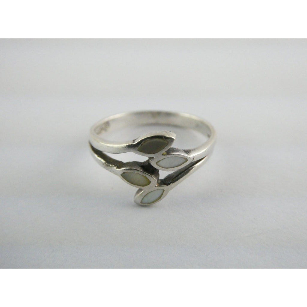 Sterling Silver MOP Shell Inlay Leaf Design Band Ring Size 6.5 Weighs 1.9g