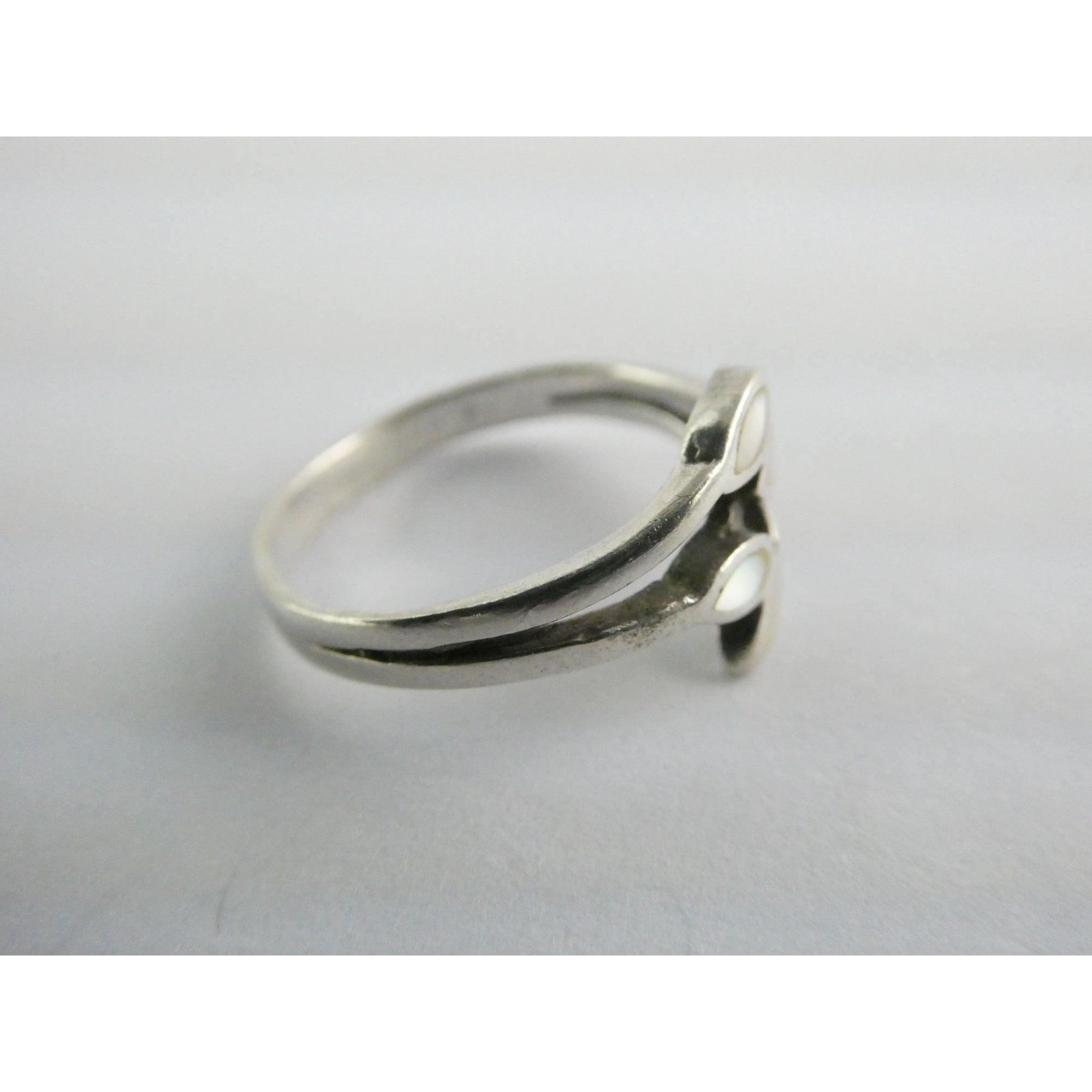 Sterling Silver MOP Shell Inlay Leaf Design Band Ring Size 6.5 Weighs 1.9g