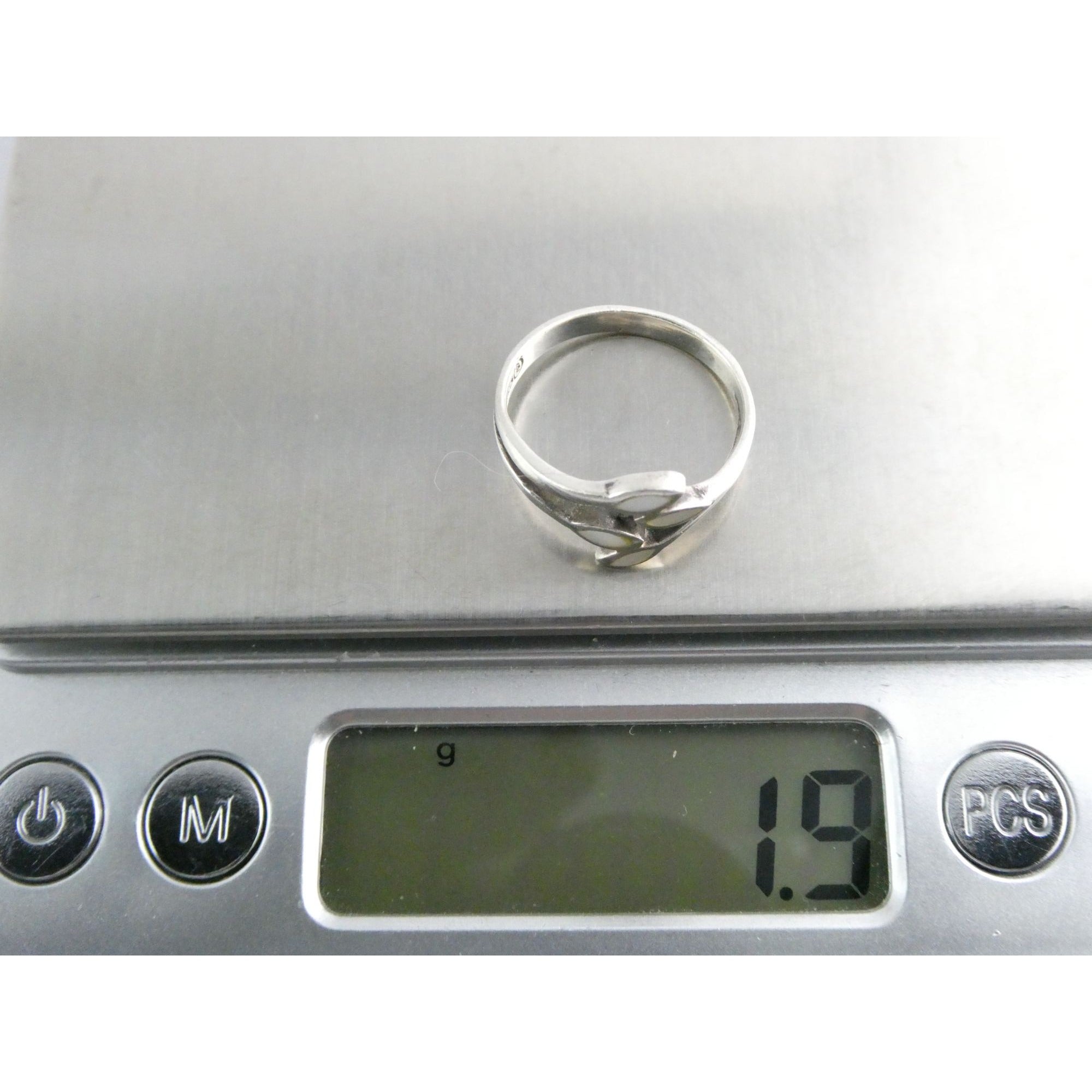 Sterling Silver MOP Shell Inlay Leaf Design Band Ring Size 6.5 Weighs 1.9g