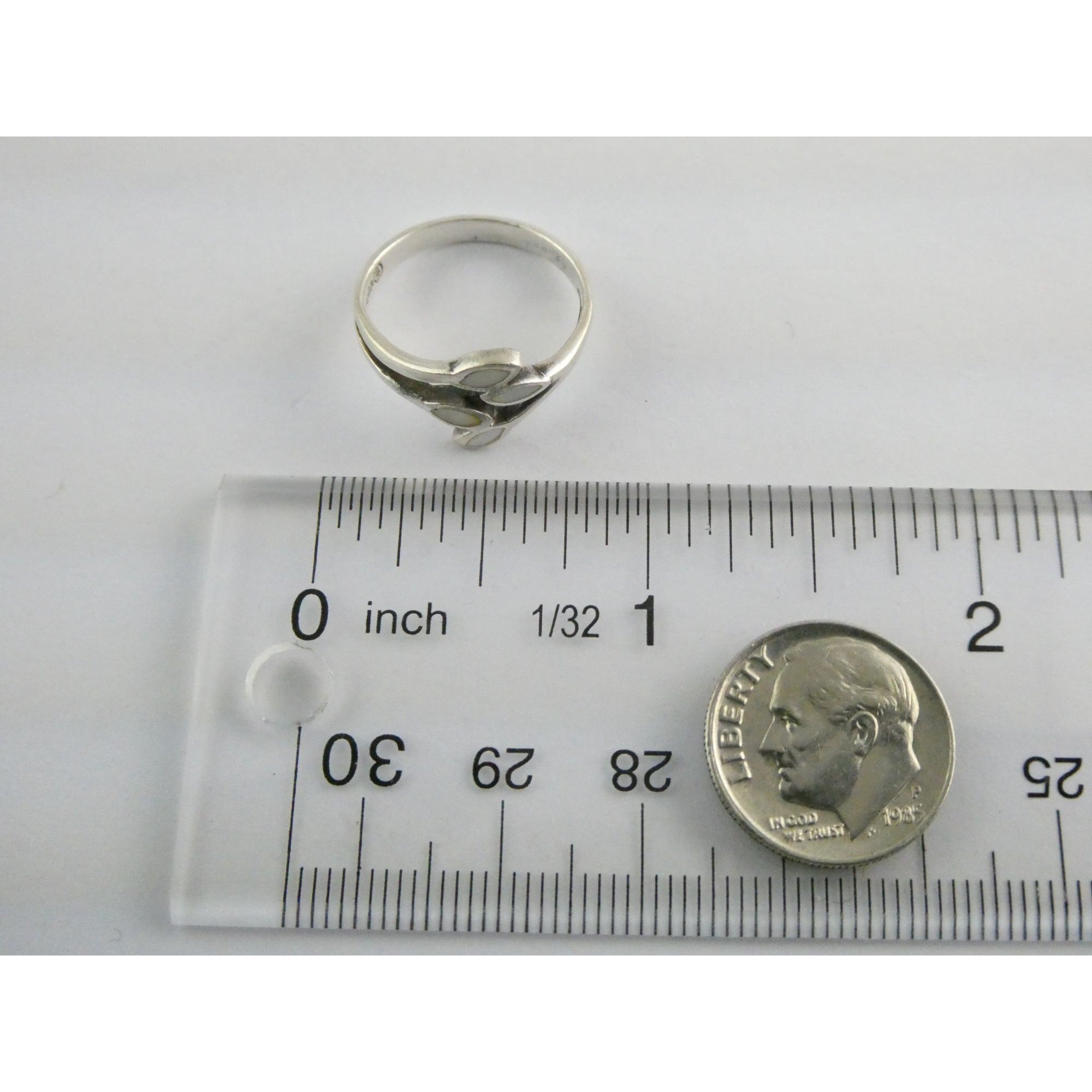 Sterling Silver MOP Shell Inlay Leaf Design Band Ring Size 6.5 Weighs 1.9g