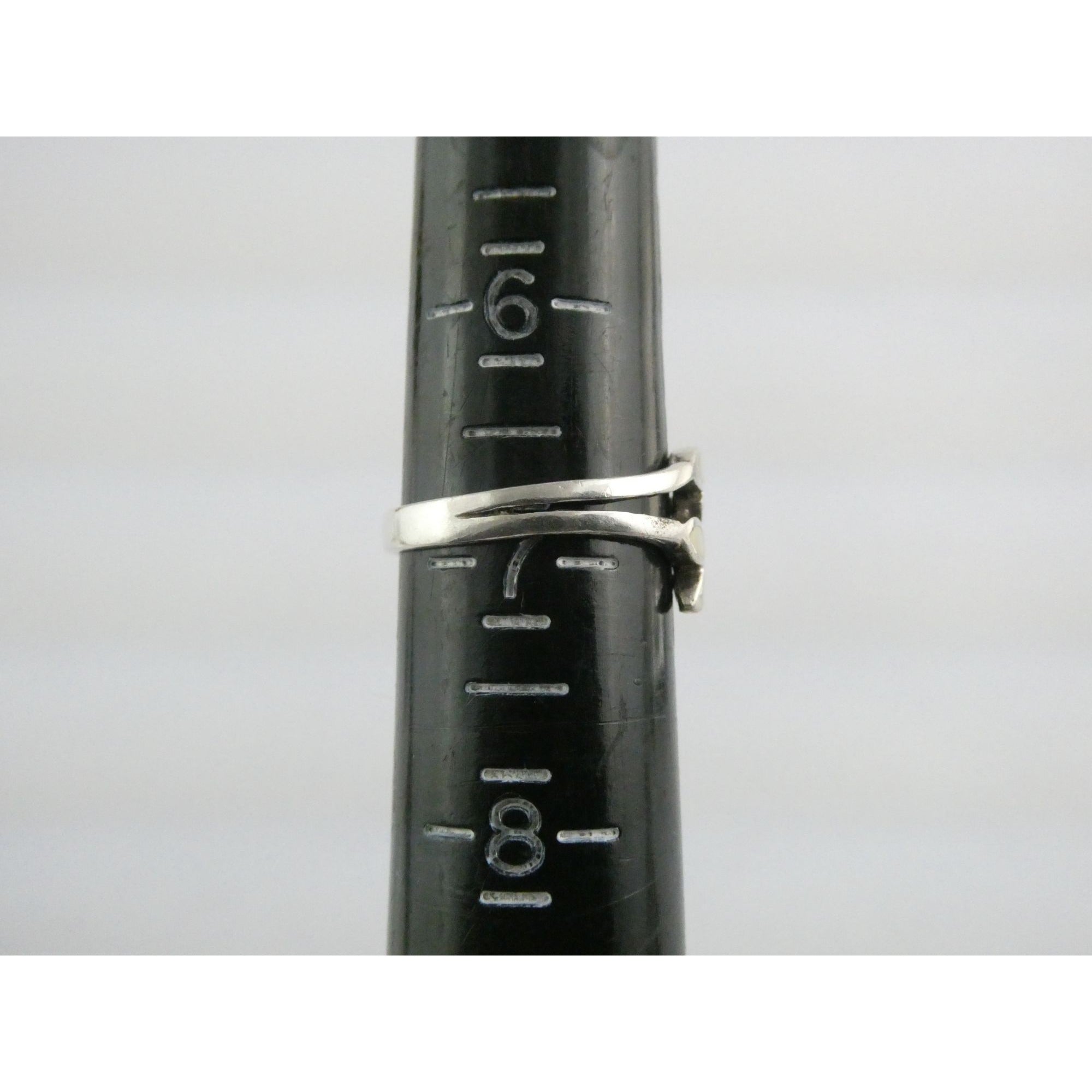 Sterling Silver MOP Shell Inlay Leaf Design Band Ring Size 6.5 Weighs 1.9g