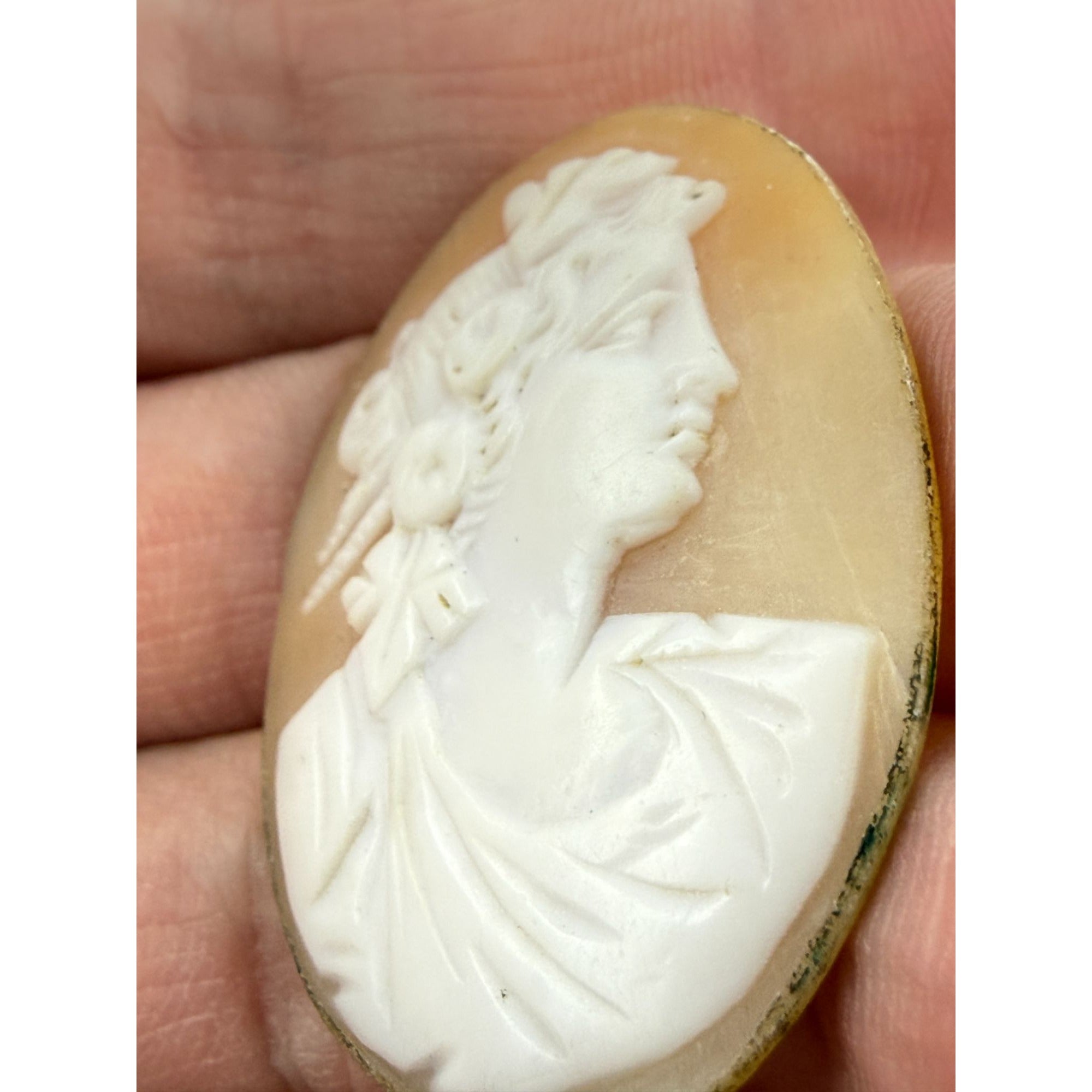 Vintage Loose Hand Carved Shell Cameo Woman Facing Right 38mm x 29mm 5.1g