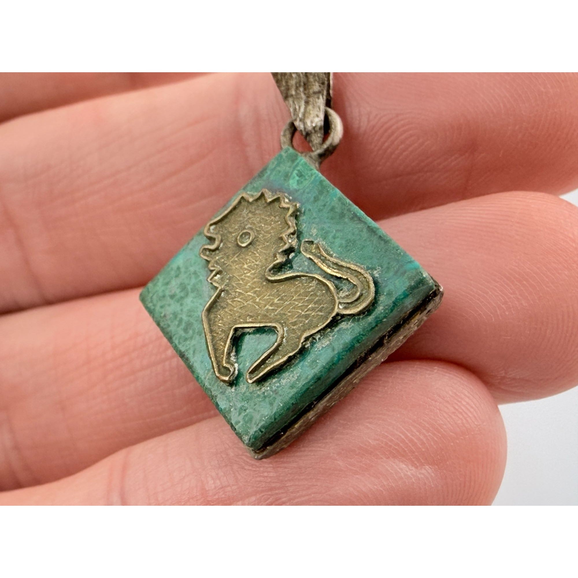 Vintage Lion of Judah Glyph Sterling Silver Eilat Stone Pendant 4.1g 36mm Length