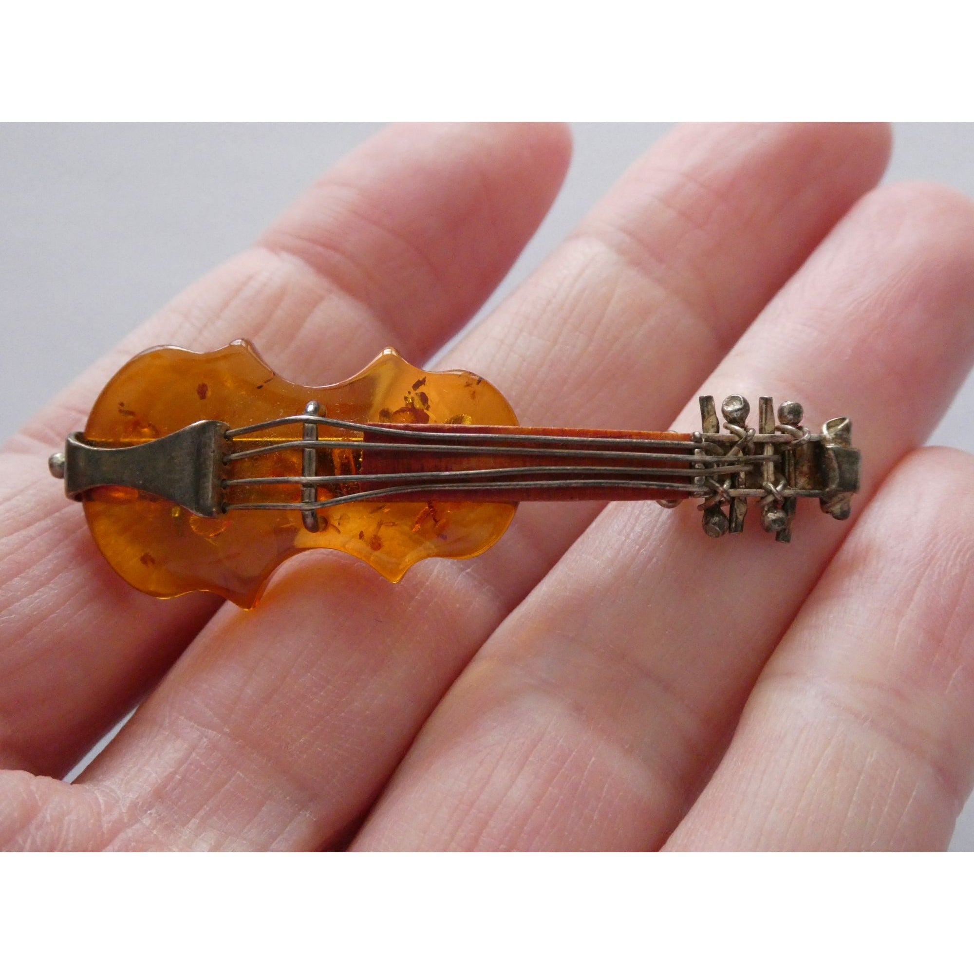 Vintage Polish Sterling Silver Carved Baltic Amber Violin Pin Brooch 6.4g 55mm